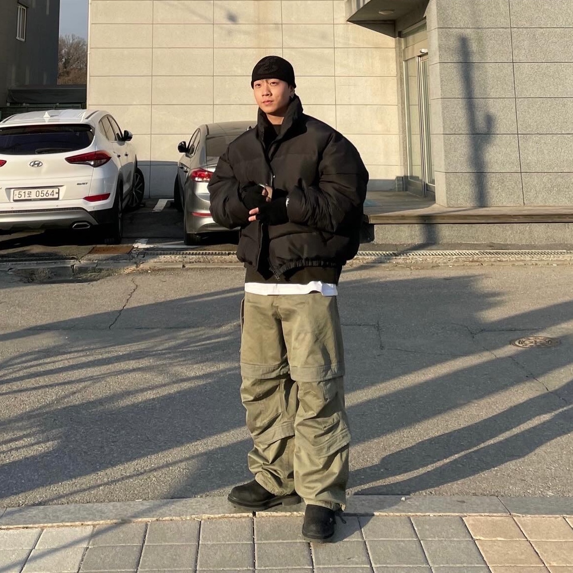 Undermycar Mu.15 Anti Fxxking Logo Play Triple Logo Crop Padding Jacket Black 착용 스타일 - 2