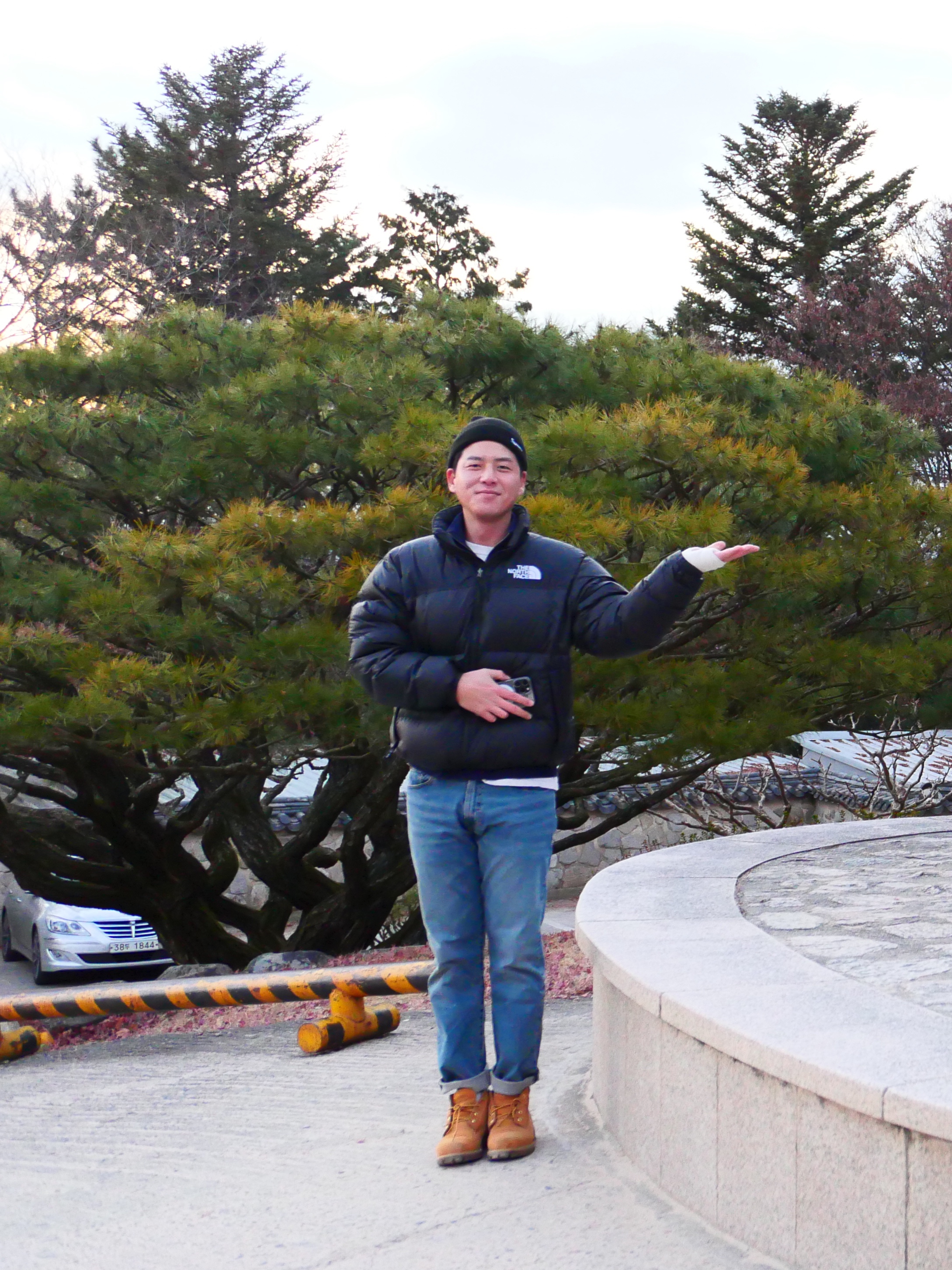 The North Face 1996 Eco Nuptse Jacket Black, Supreme Loose Gauge Beanie Black 착용 스타일 - 3
