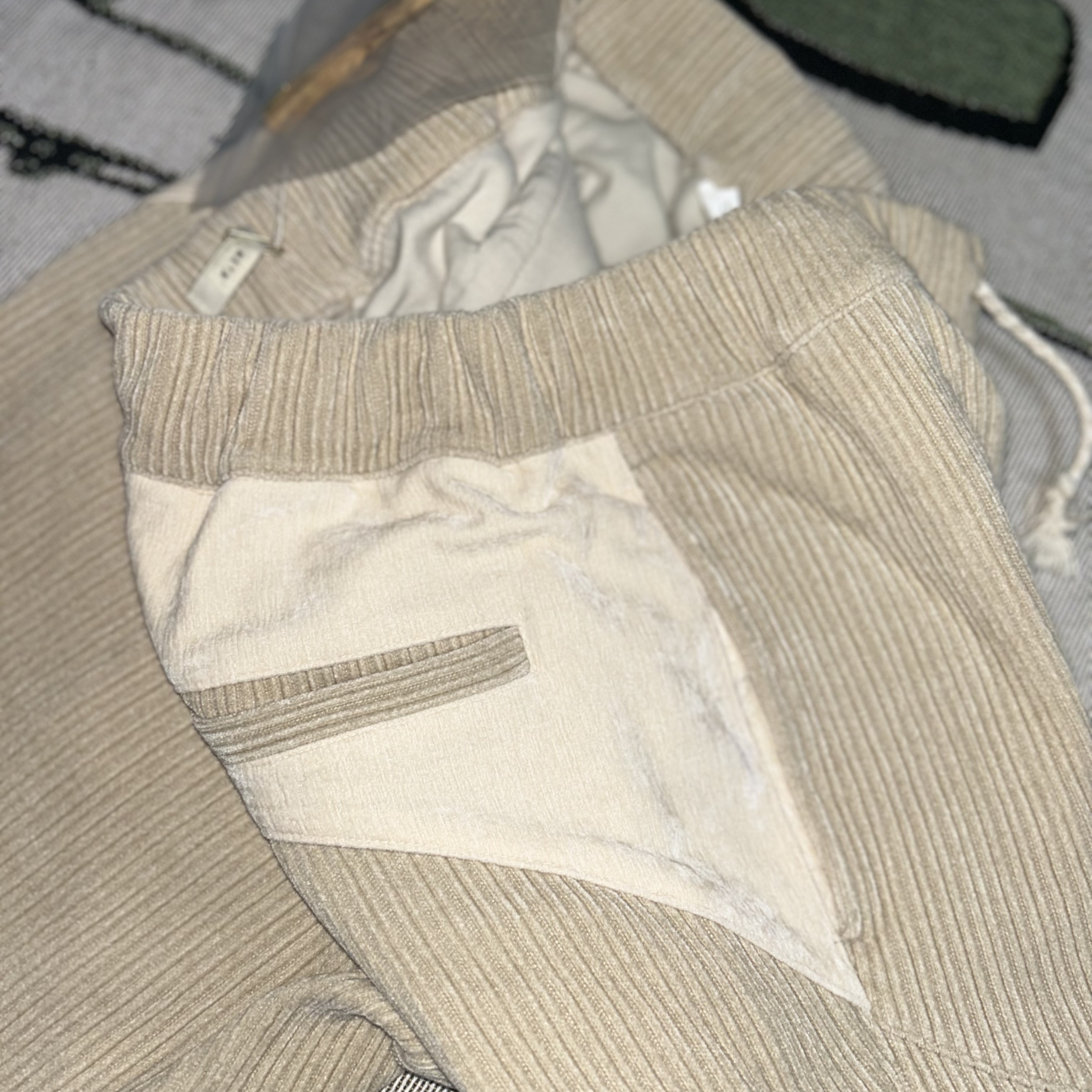 Xlim Ep.2 01 Trouser Ivory 착용 스타일 - 9