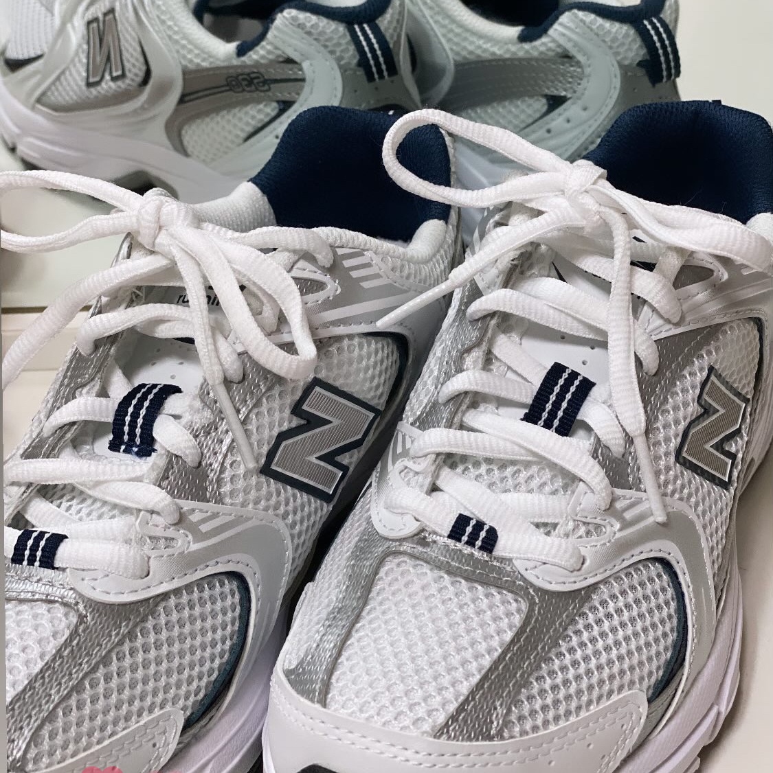New Balance 530 White 착용 스타일