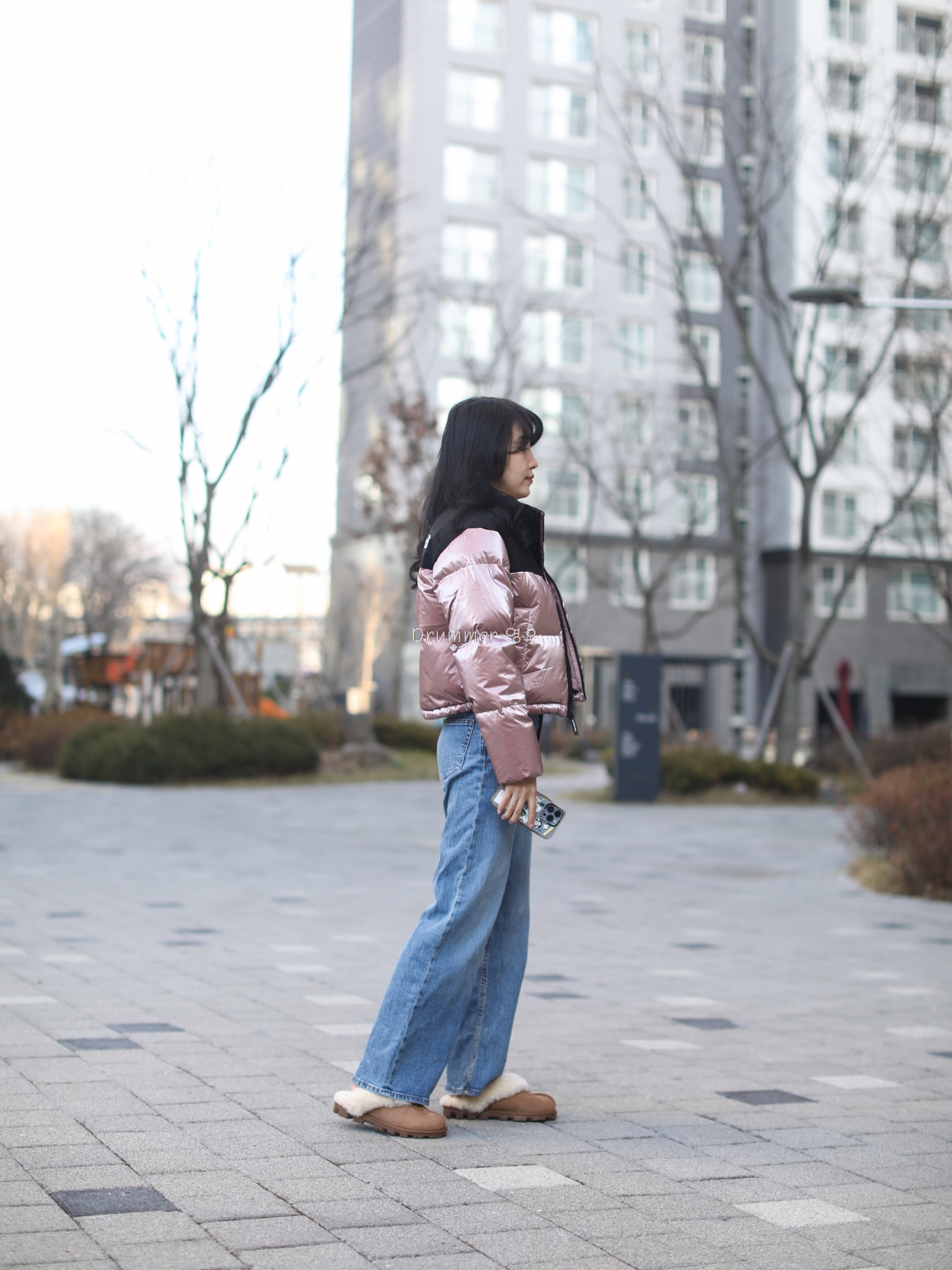 (W) The North Face White Label Novelty Nuptse Down Jacket SE Pink, (W) UGG Coquette Slipper Chestnut 착용 스타일 - 2