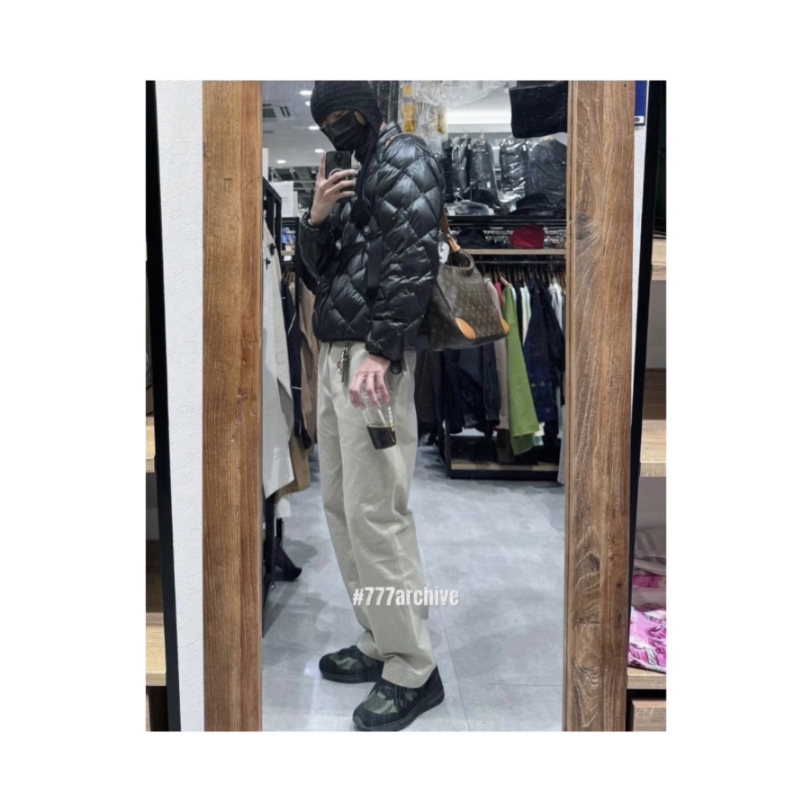 Thisisneverthat Ultralight Down Jacket Black, New Balance x Stone Island 991v2 Made in UK Black Olive Night 착용 스타일 - 2