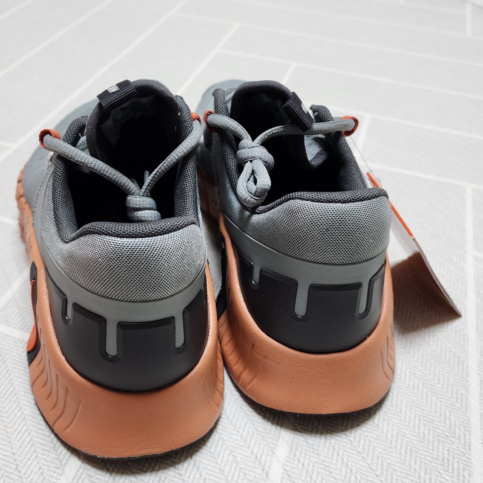 Nike Free Metcon 5 Mica Green 착용 스타일 - 2