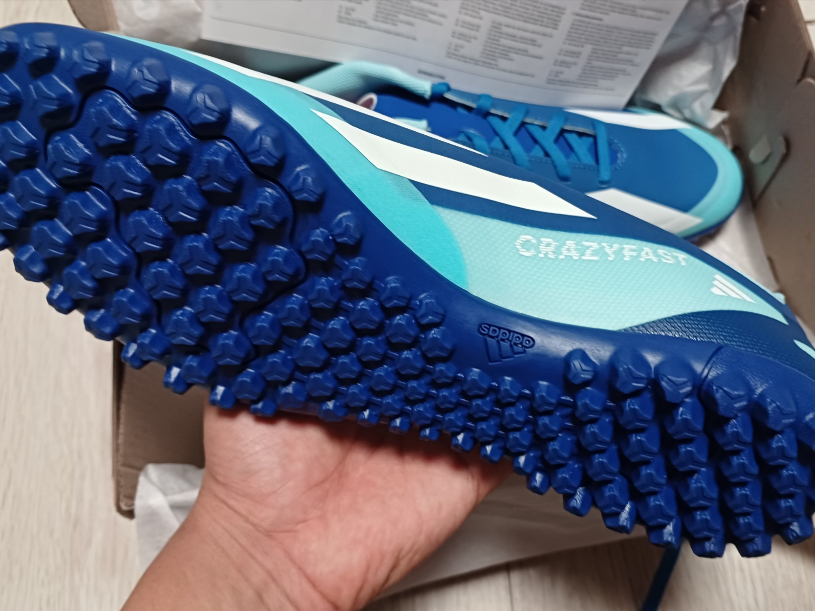 Adidas X Crazyfast.4 TF Bright Royal White 착용 스타일 - 1