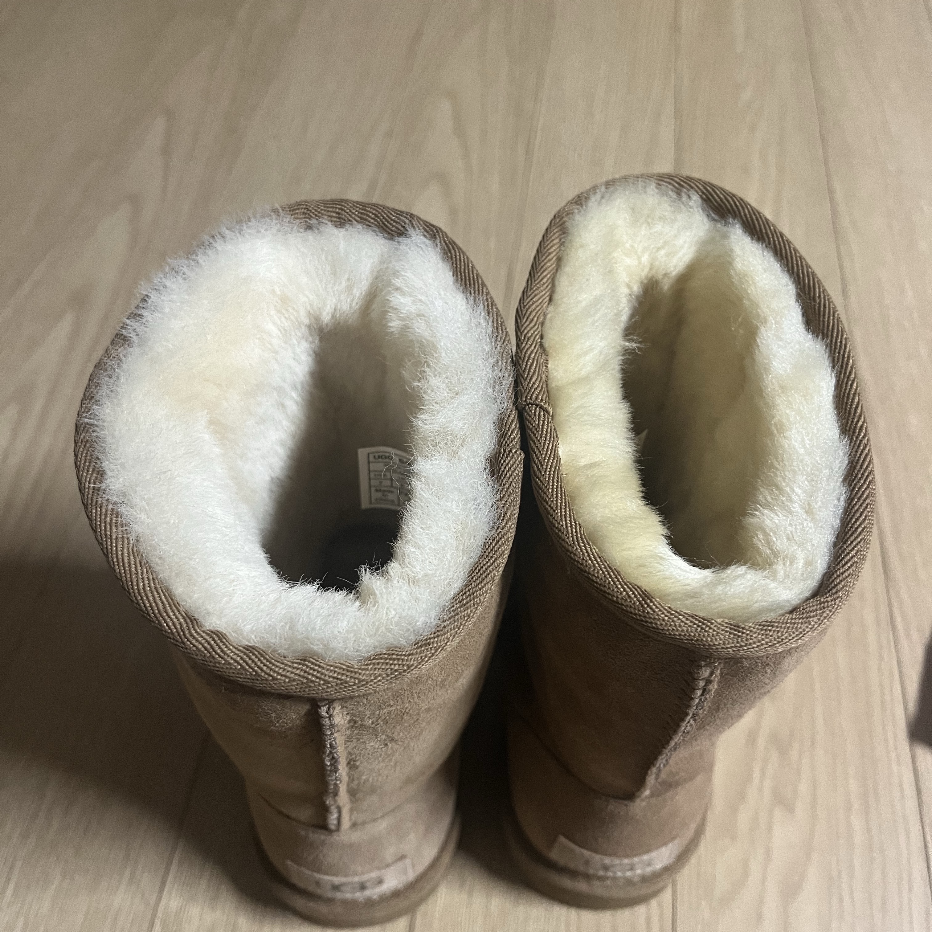 (W) UGG Classic Short II Boots Chestnut 착용 스타일 - 1