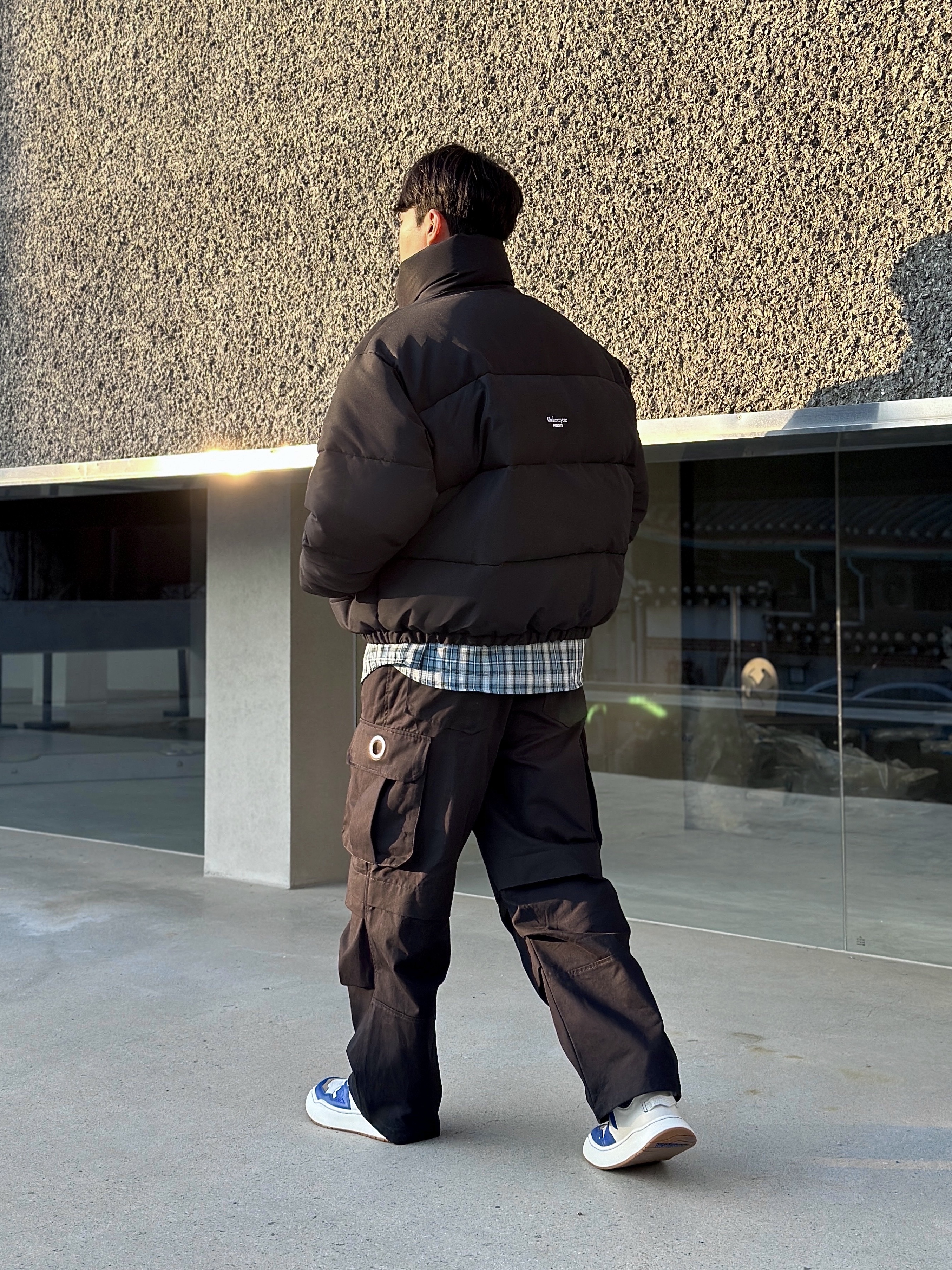 Undermycar Mu.15 Anti Fxxking Logo Play Triple Logo Crop Padding Jacket Black, Ader Error Log; Khalif Blue 착용 스타일 - 4