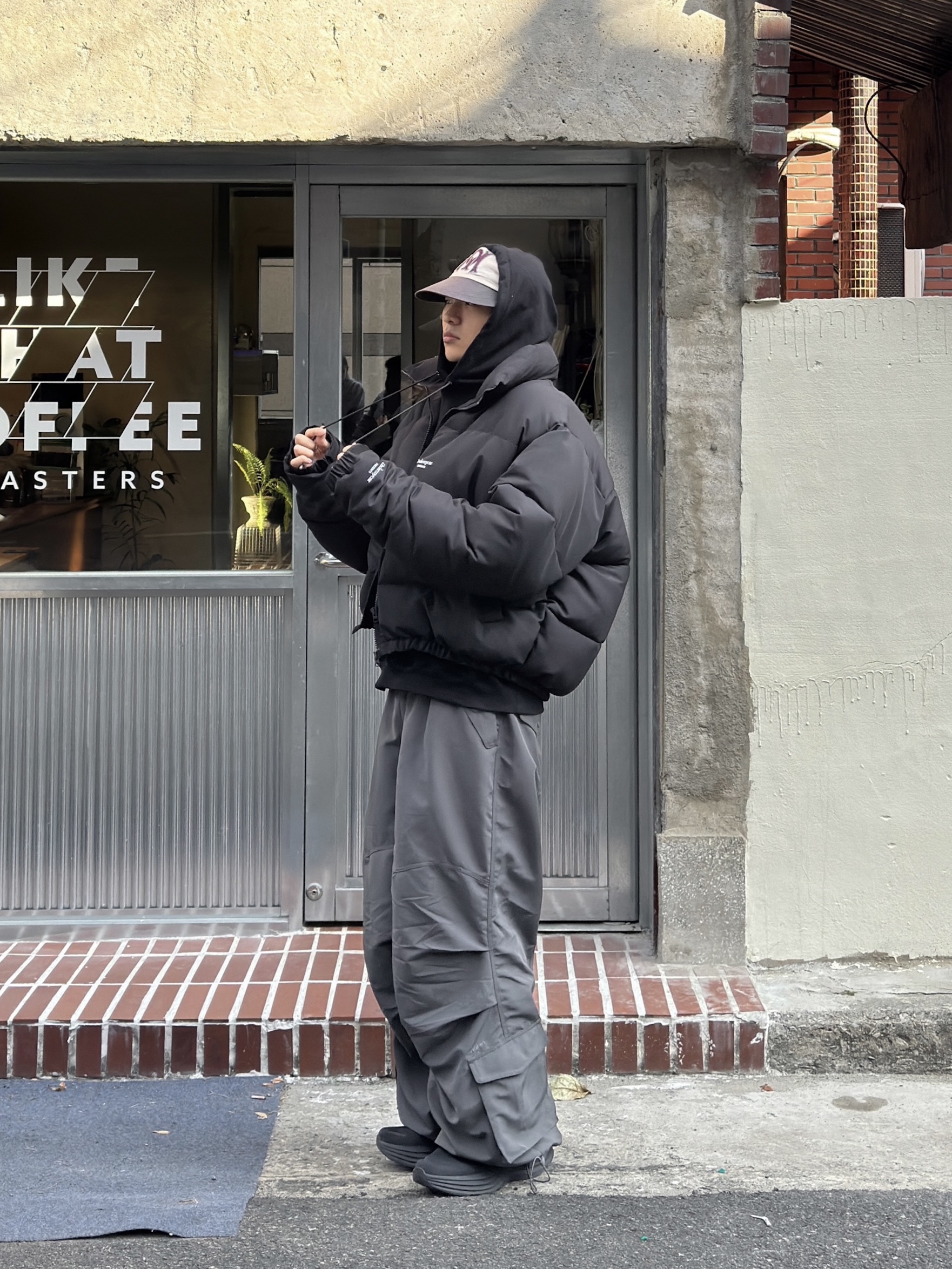 Undermycar Mu.15 Anti Fxxking Logo Play Triple Logo Crop Padding Jacket Black 착용 스타일 - 2