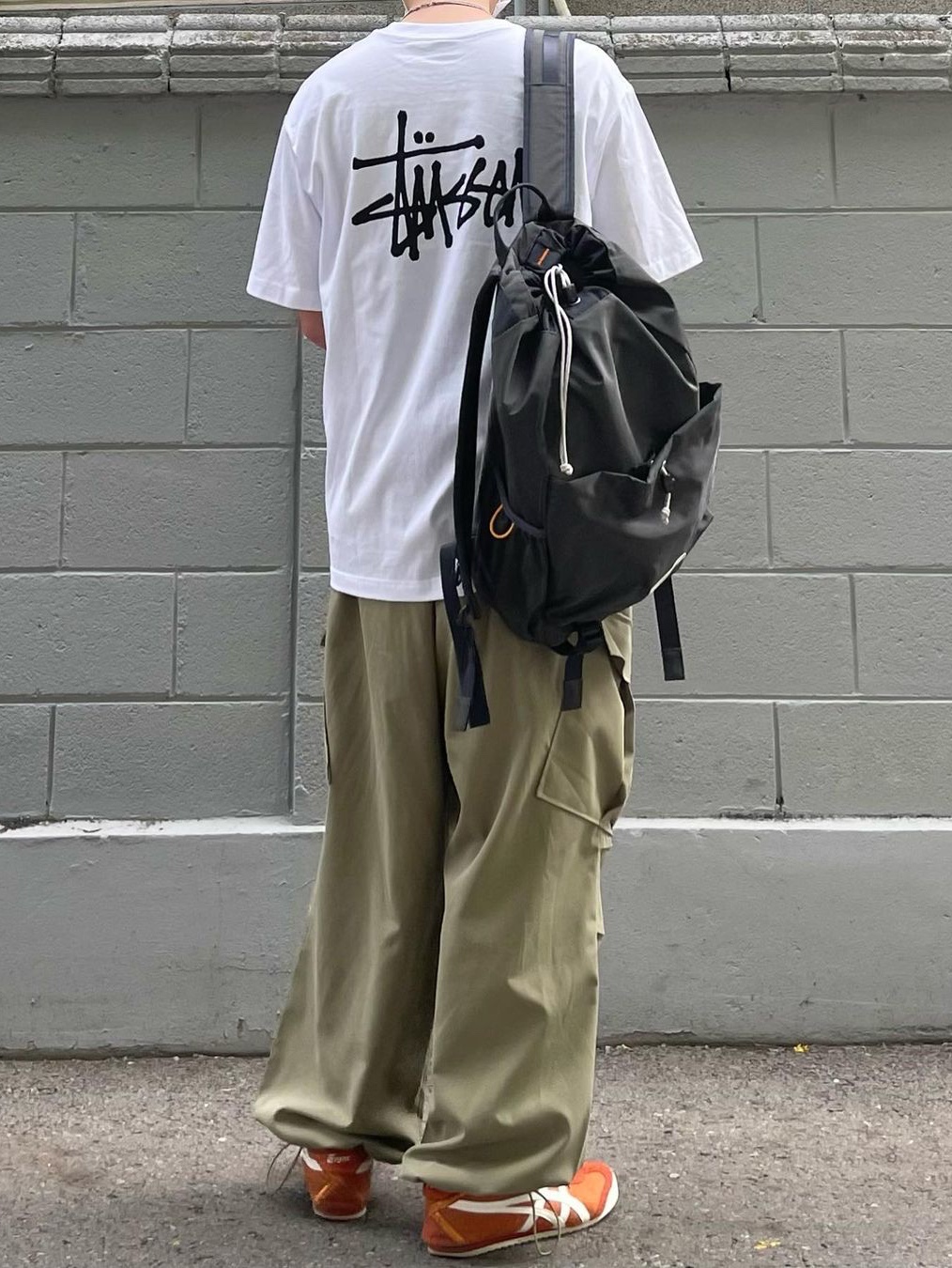 RAWROW String Backpack Ep.2 750 Charcoal 착용 스타일 - 1