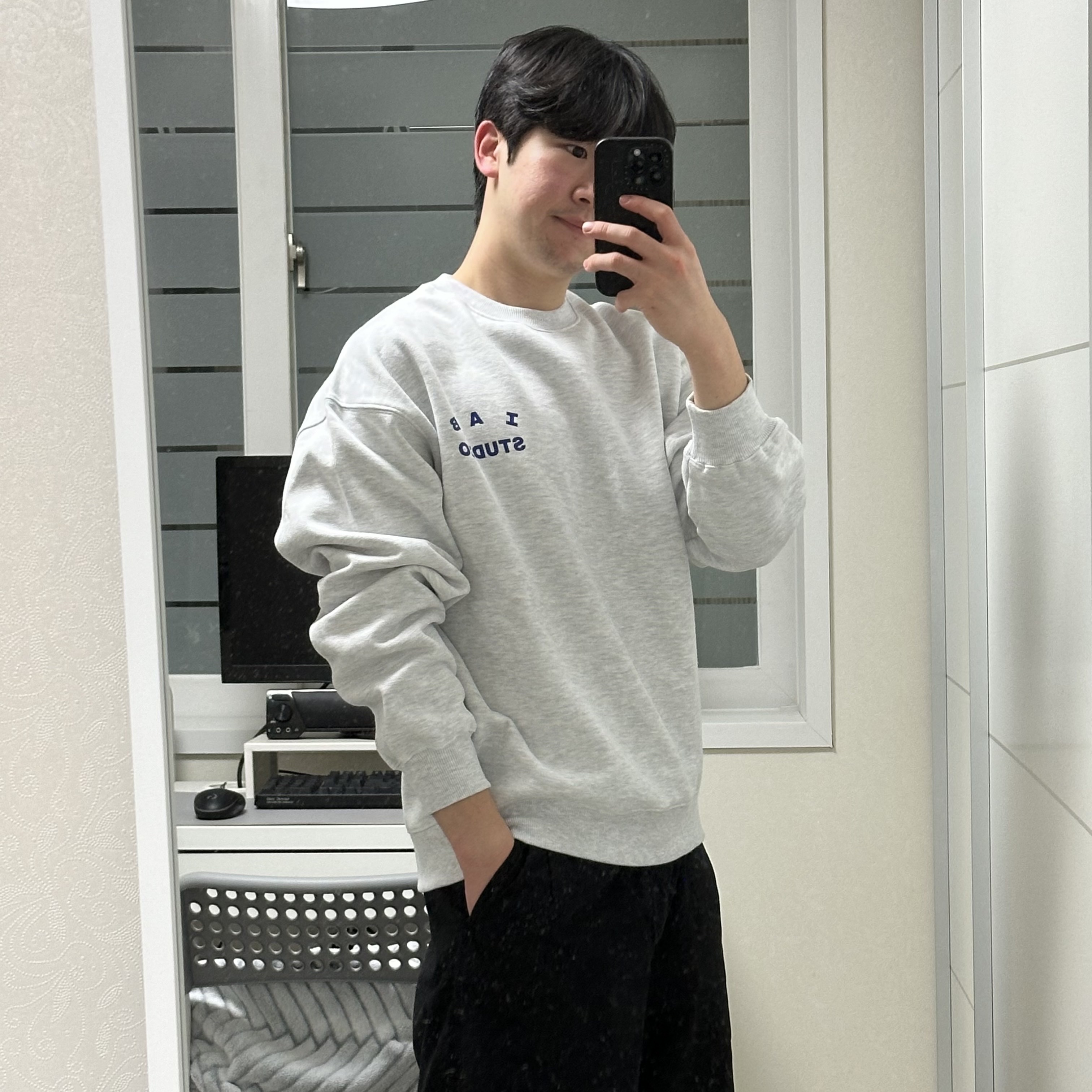IAB Studio Sweatshirt Light Gray - 23FW 착용 스타일