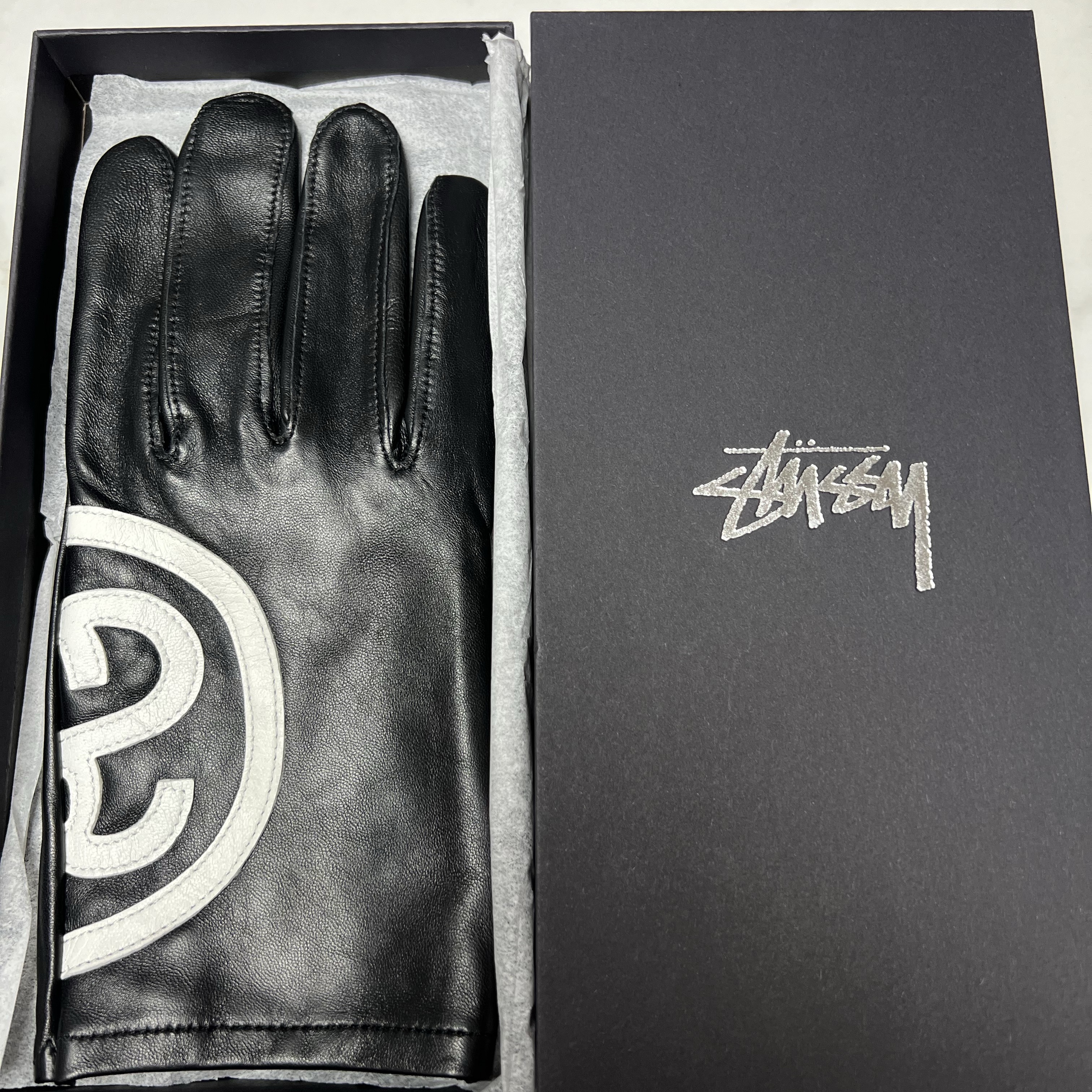 Stussy SS Link Leather Gloves Black 착용 스타일