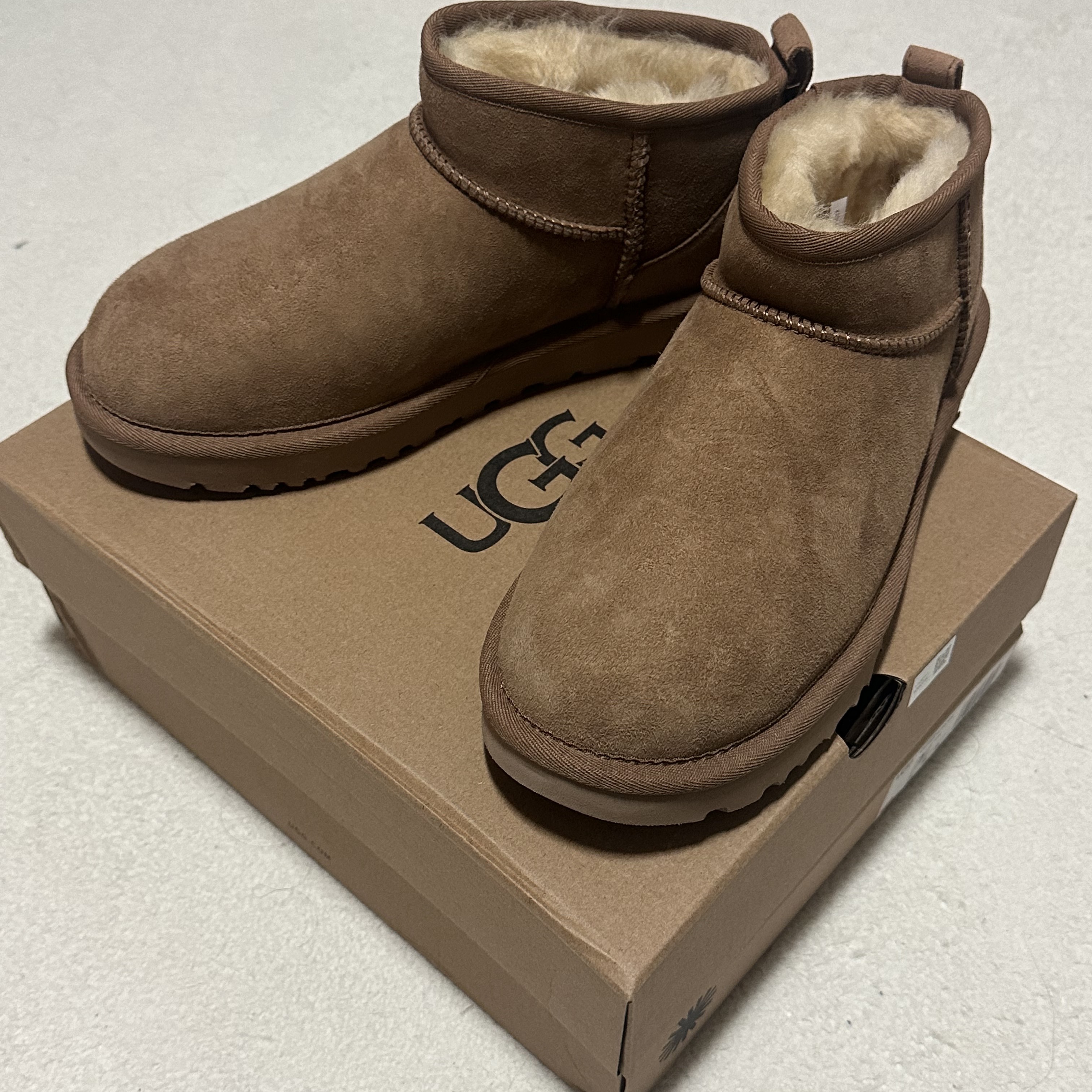 (W) UGG Classic Ultra Mini Boots Chestnut 착용 스타일