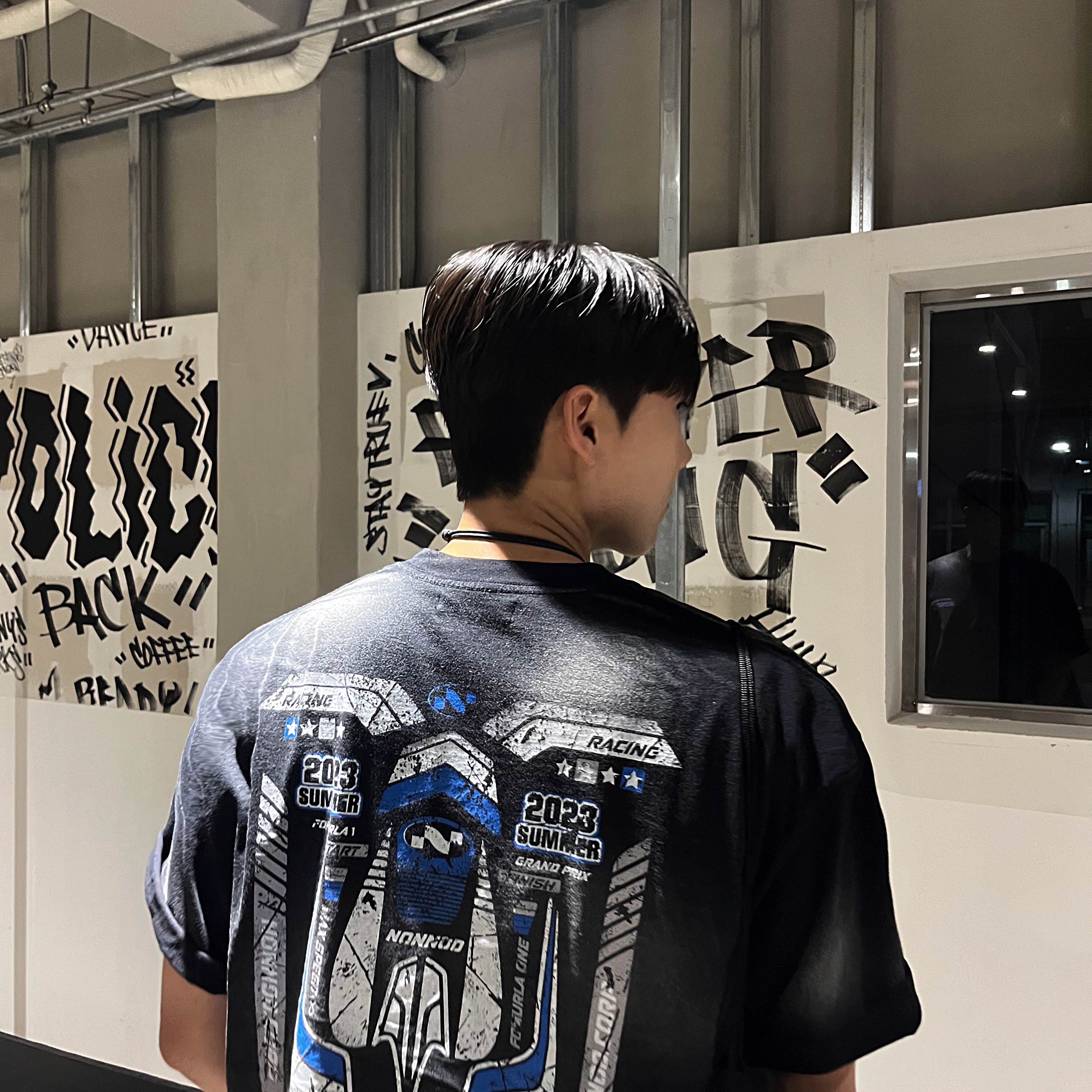 Nonnod Grandprix T-shirt Washed Black, Our Legacy Ladon Leather Keychain Black 착용 스타일 - 1