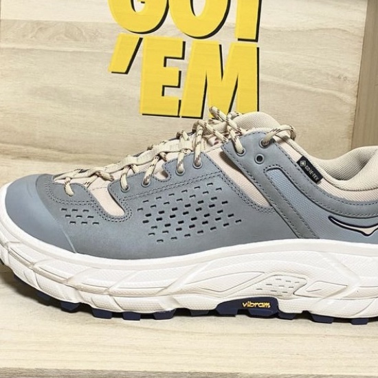 Hoka Tor Ultra Low Limstone Shifting Sand 착용 스타일 - 2