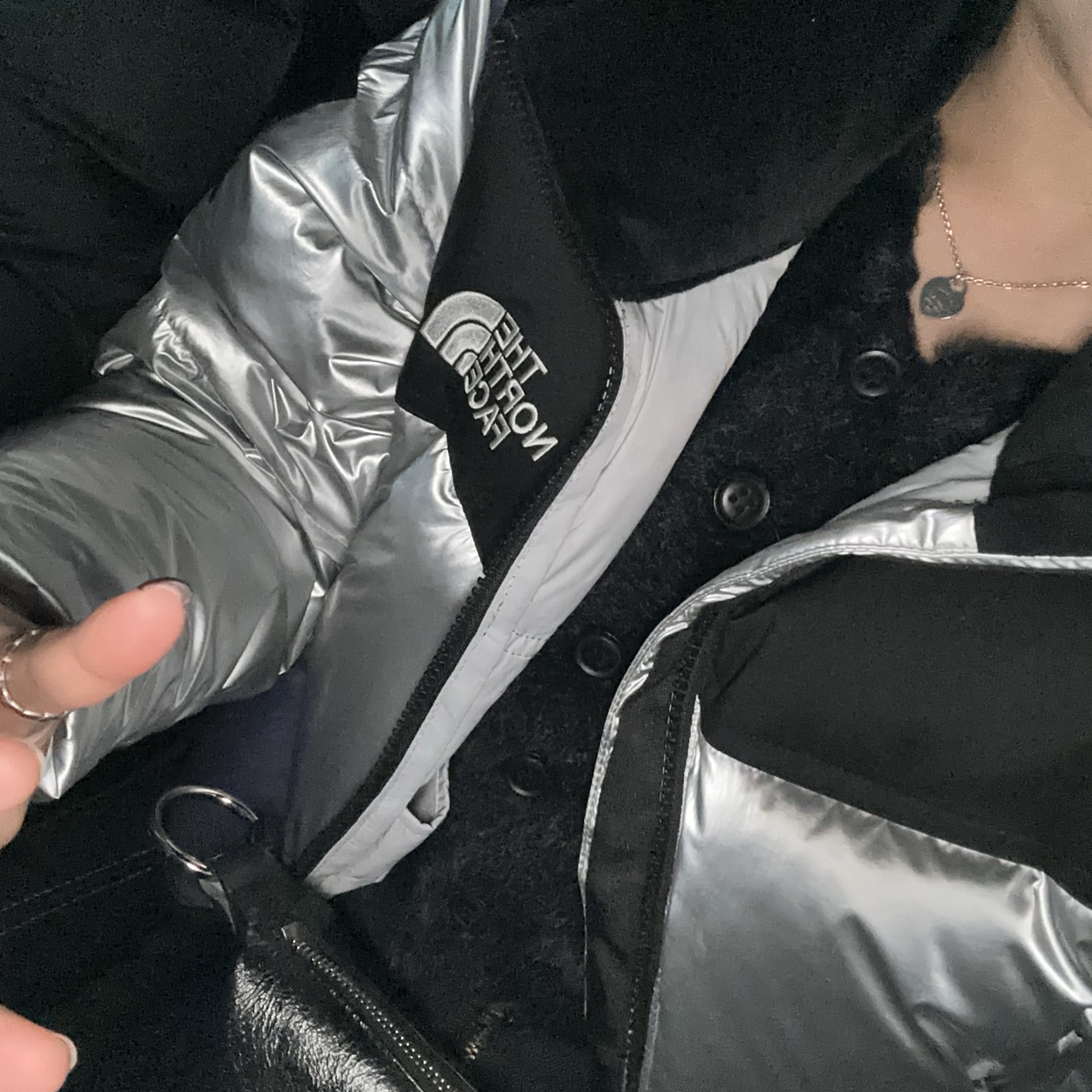 (W) The North Face White Label Novelty Nuptse Down Jacket Silver 착용 스타일 - 3
