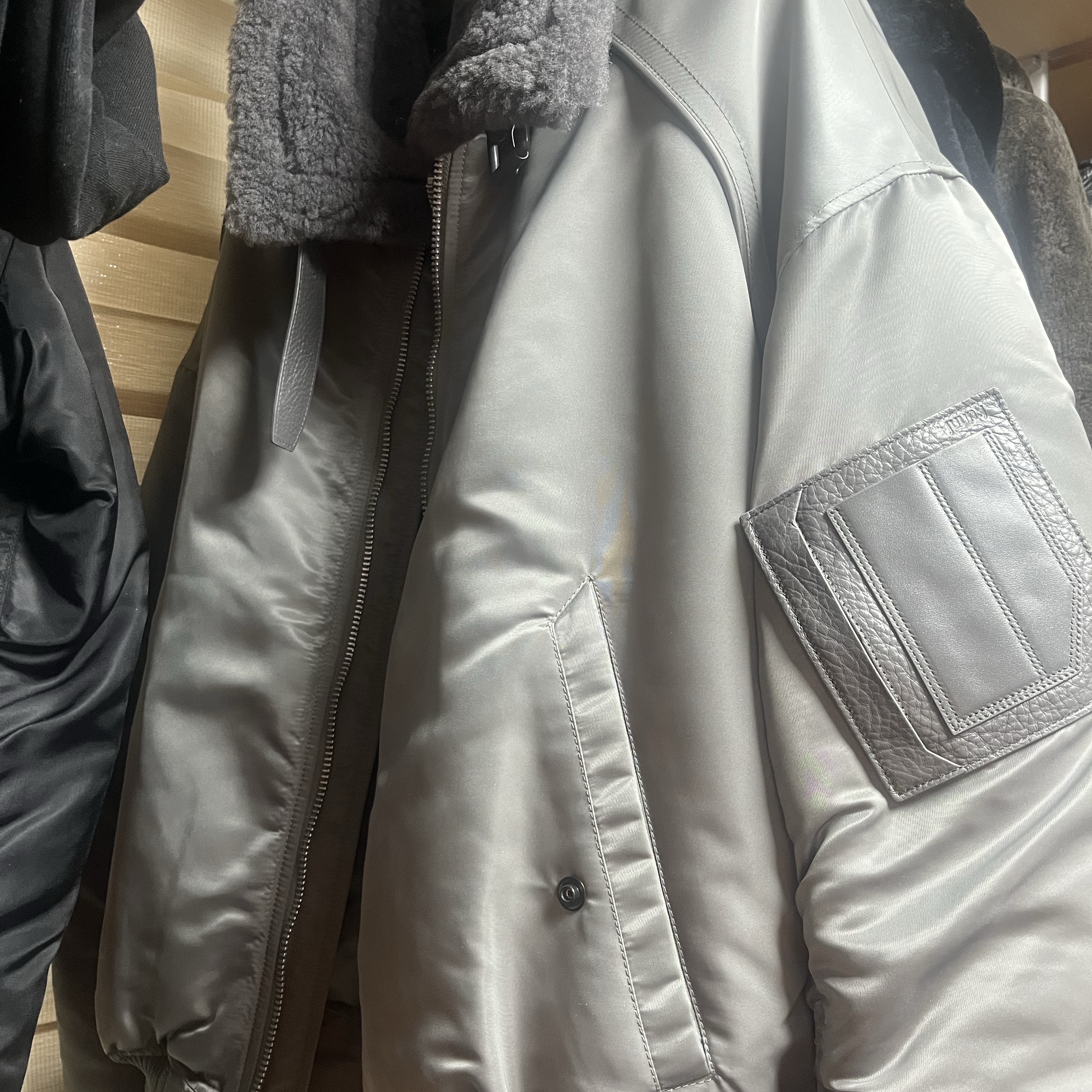 Juun.J Mustang MA-1 Jumper Grey 착용 스타일