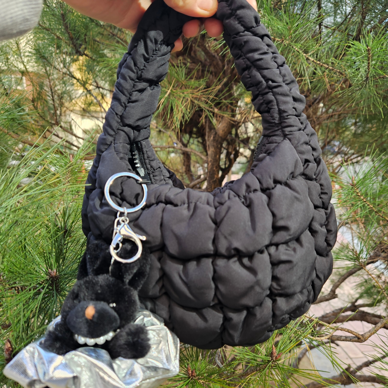 COS Quilted Micro Bag Black 착용 스타일
