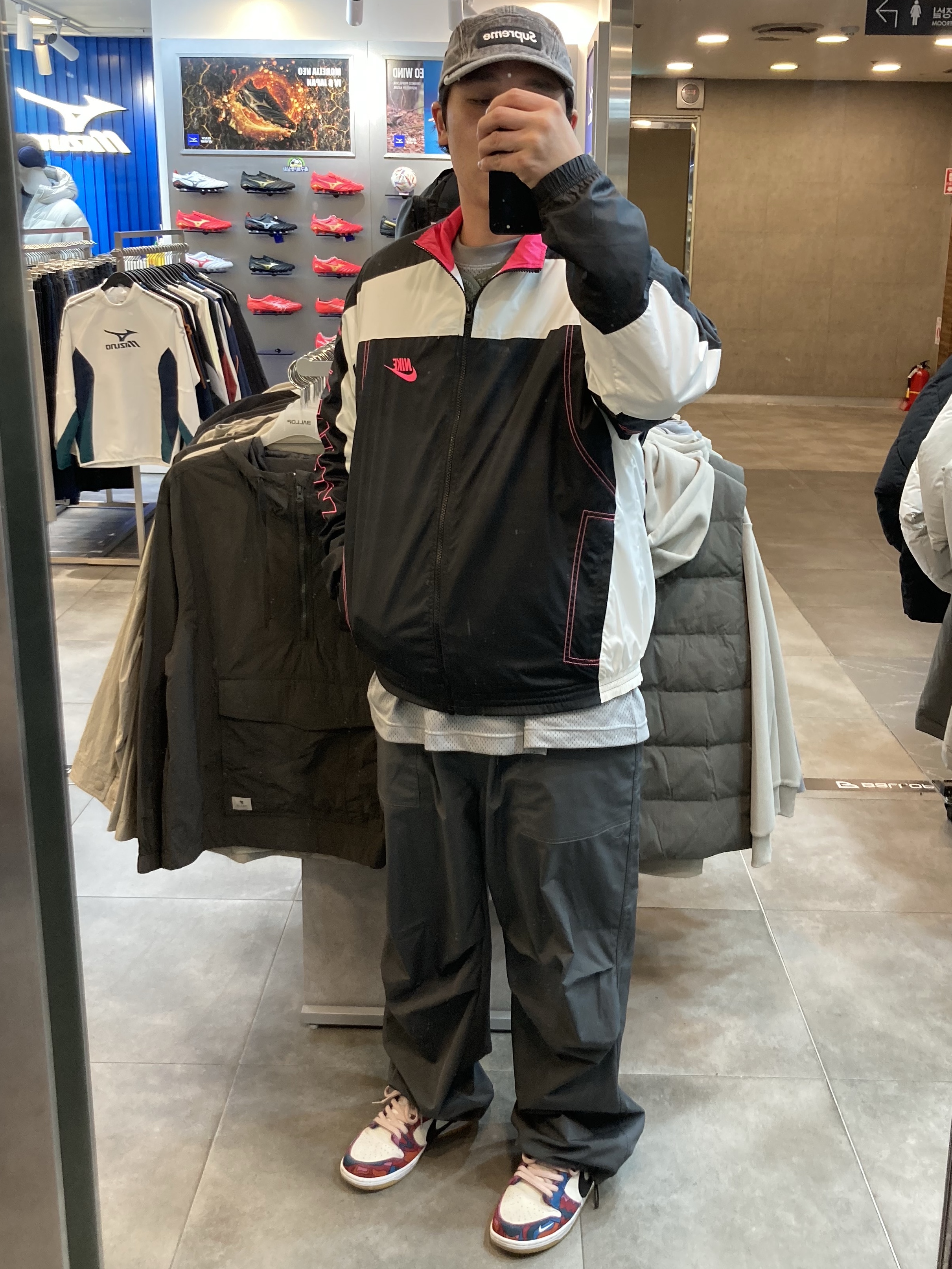 Supreme Denim Camp Cap Washed Black - 22FW, Nike x Atmos NRG Vintage Patchwork Track Jacket Black Hyper Pink 착용 스타일