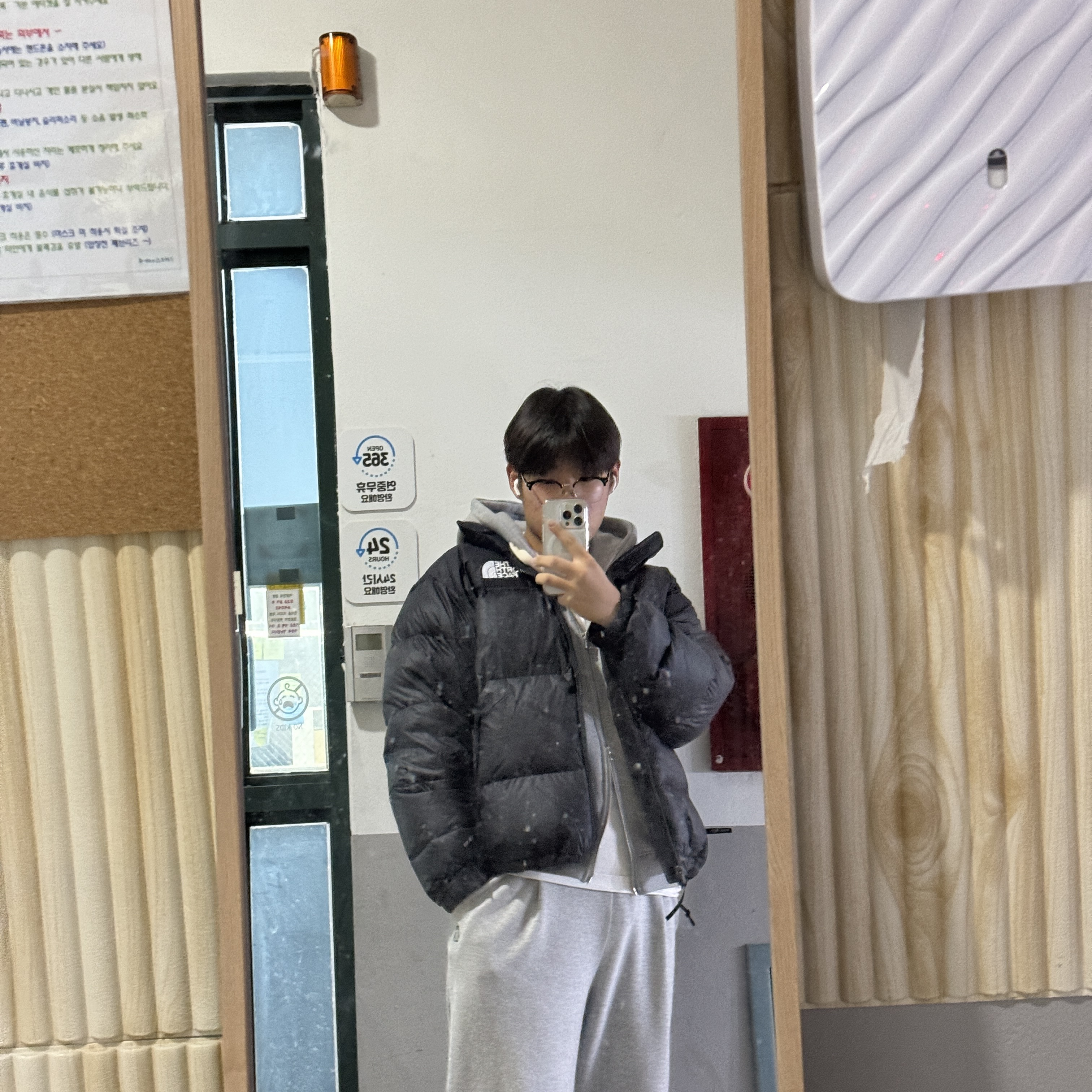 The North Face 1996 Eco Nuptse Jacket Black 착용 스타일