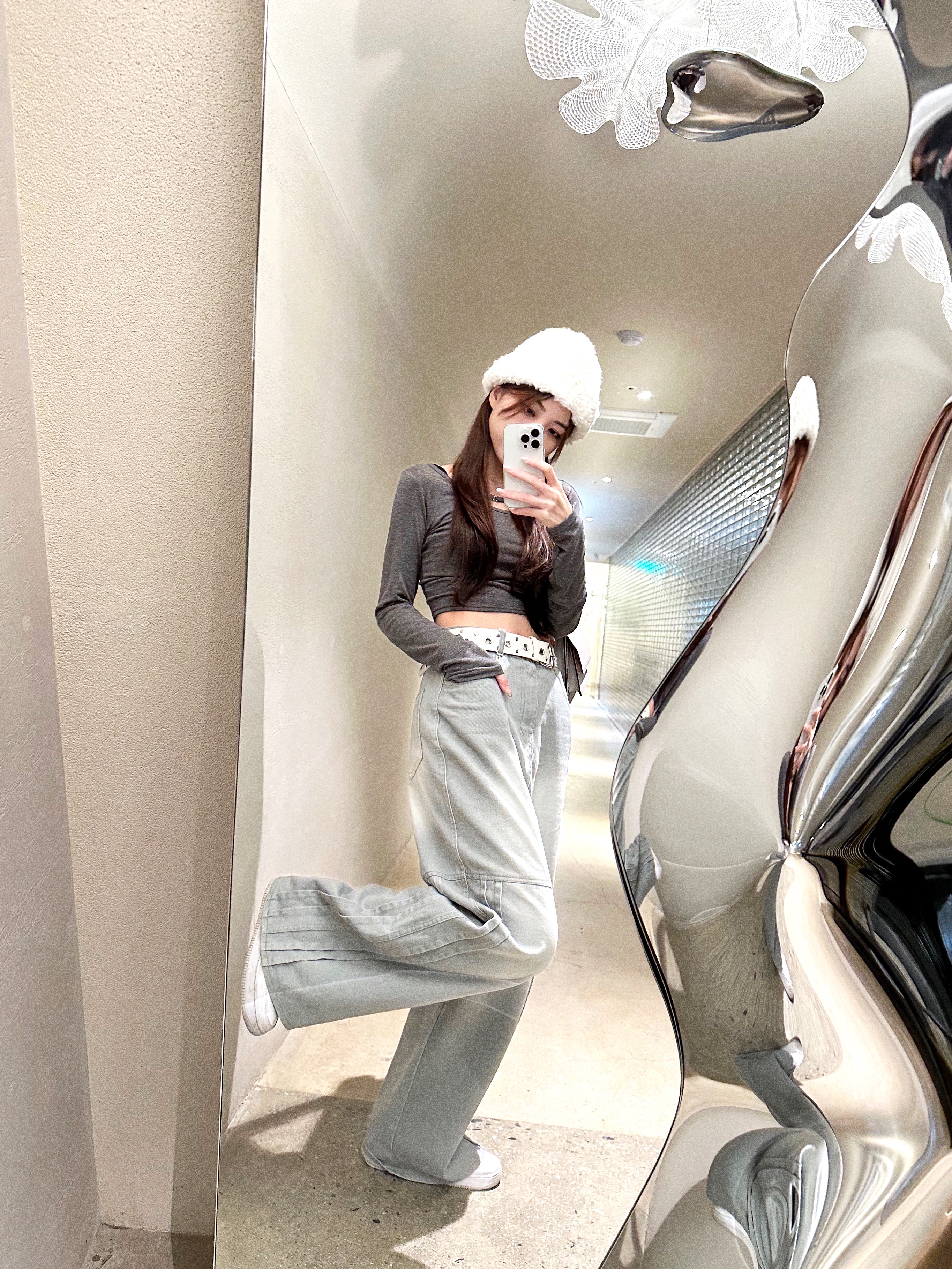 Marni Saffiano Medium Trunk Bag Grey, (W) Nike Air Force 1 '07 Low White 착용 스타일 - 2