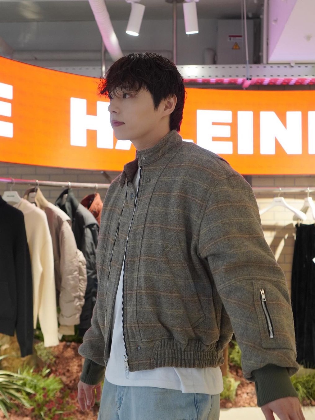 Haleine Biker Wool Check Blouson Greyish Beige, [KREAM 단독] Haleine Carpenter Cargo Dirty Washed Jean Light Blue 착용 스타일