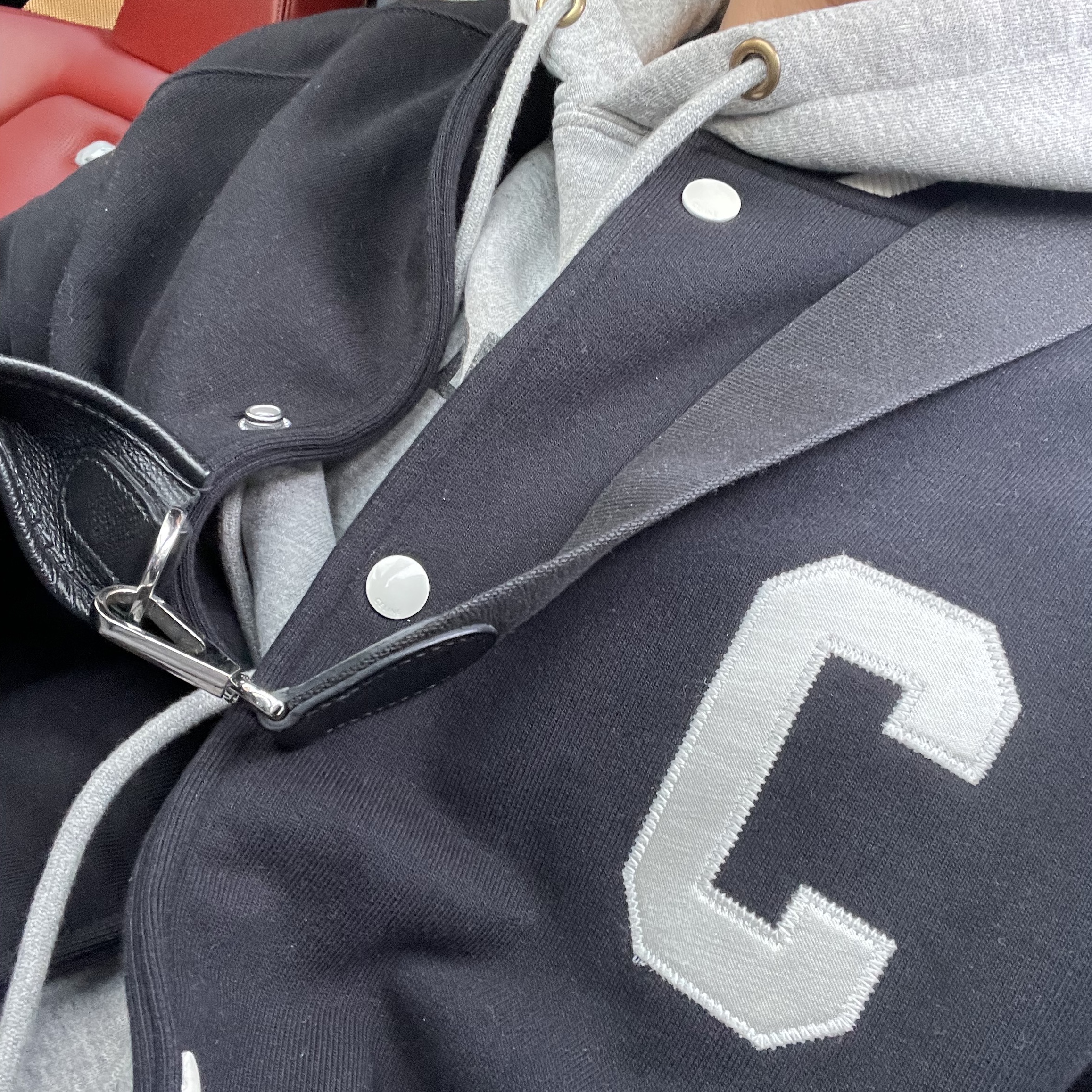 Celine College Teddy Jacket in Fleece Black White 착용 스타일