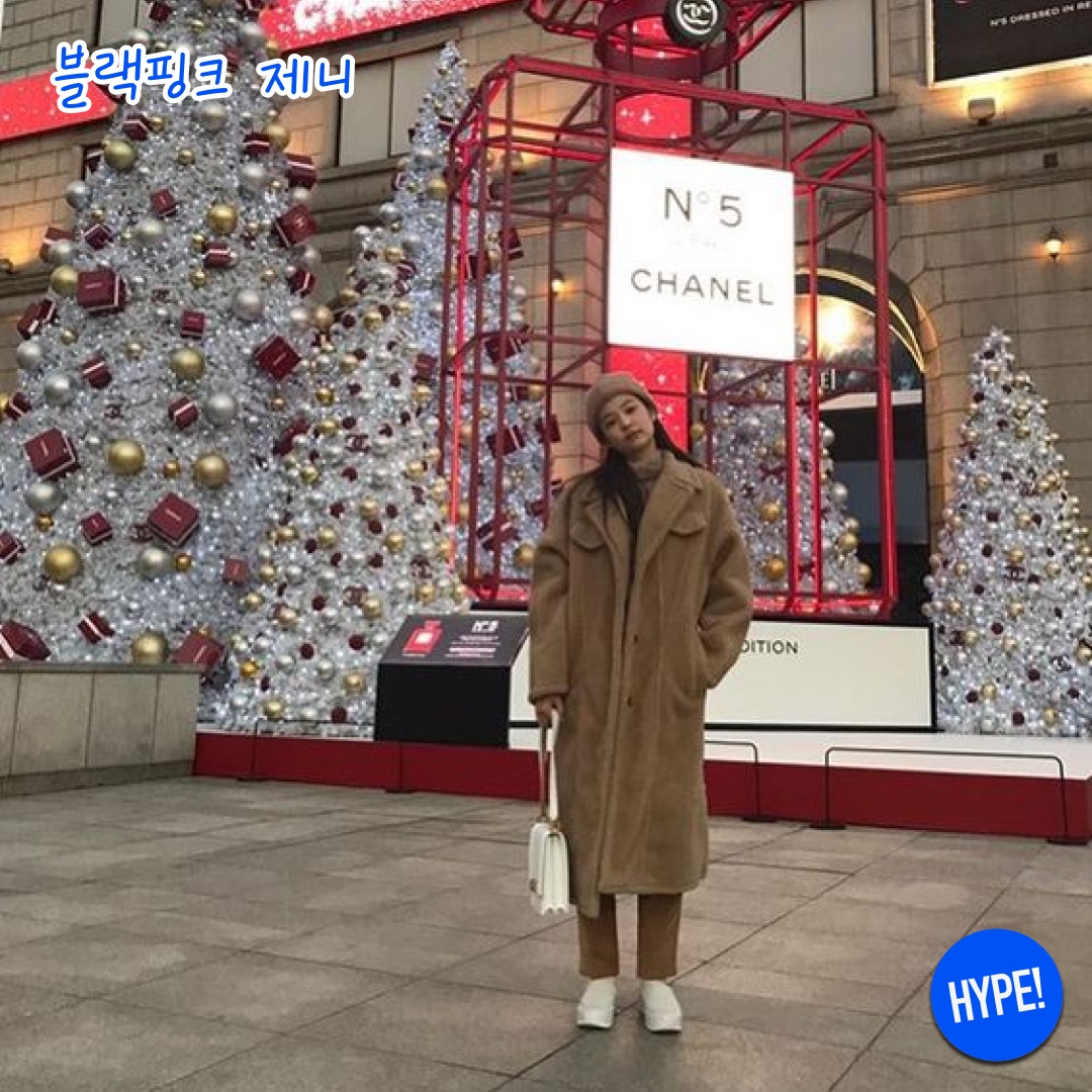 (W) Max Mara Nuevo Teddy Bear Icon Coat in Alpaca and Cashmere Sand, (W) Max Mara Tedgirl Teddy Bear Icon Coat White 착용 스타일 - 3