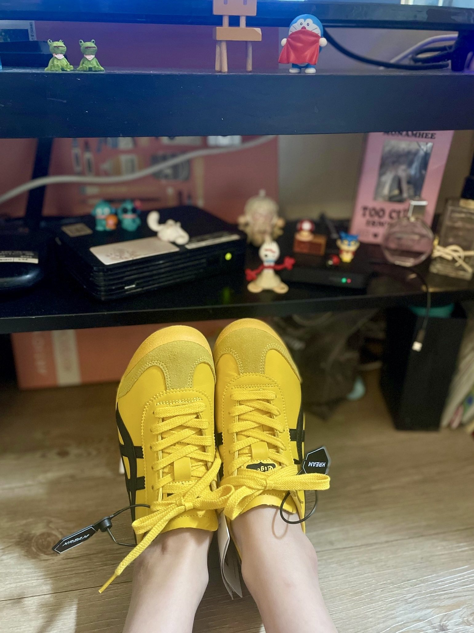 Onitsuka Tiger Mexico 66 Yellow Black 착용 스타일 - 1