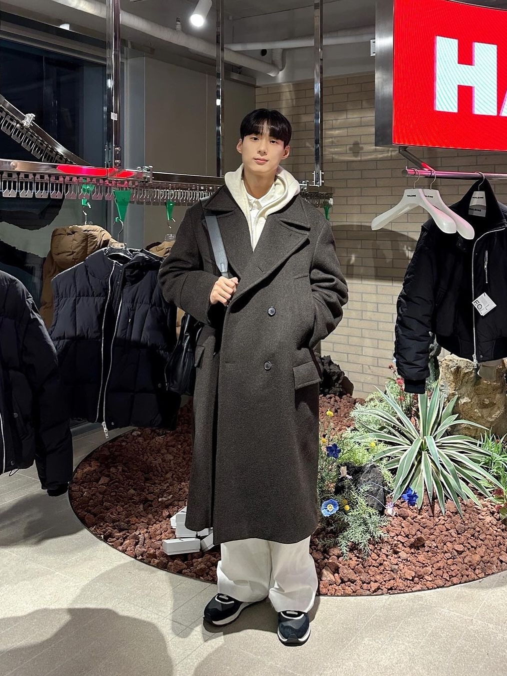 Haleine Full Zipup Knit Hoodie Cream, Haleine Stud Baggy Cotton Pants White 착용 스타일