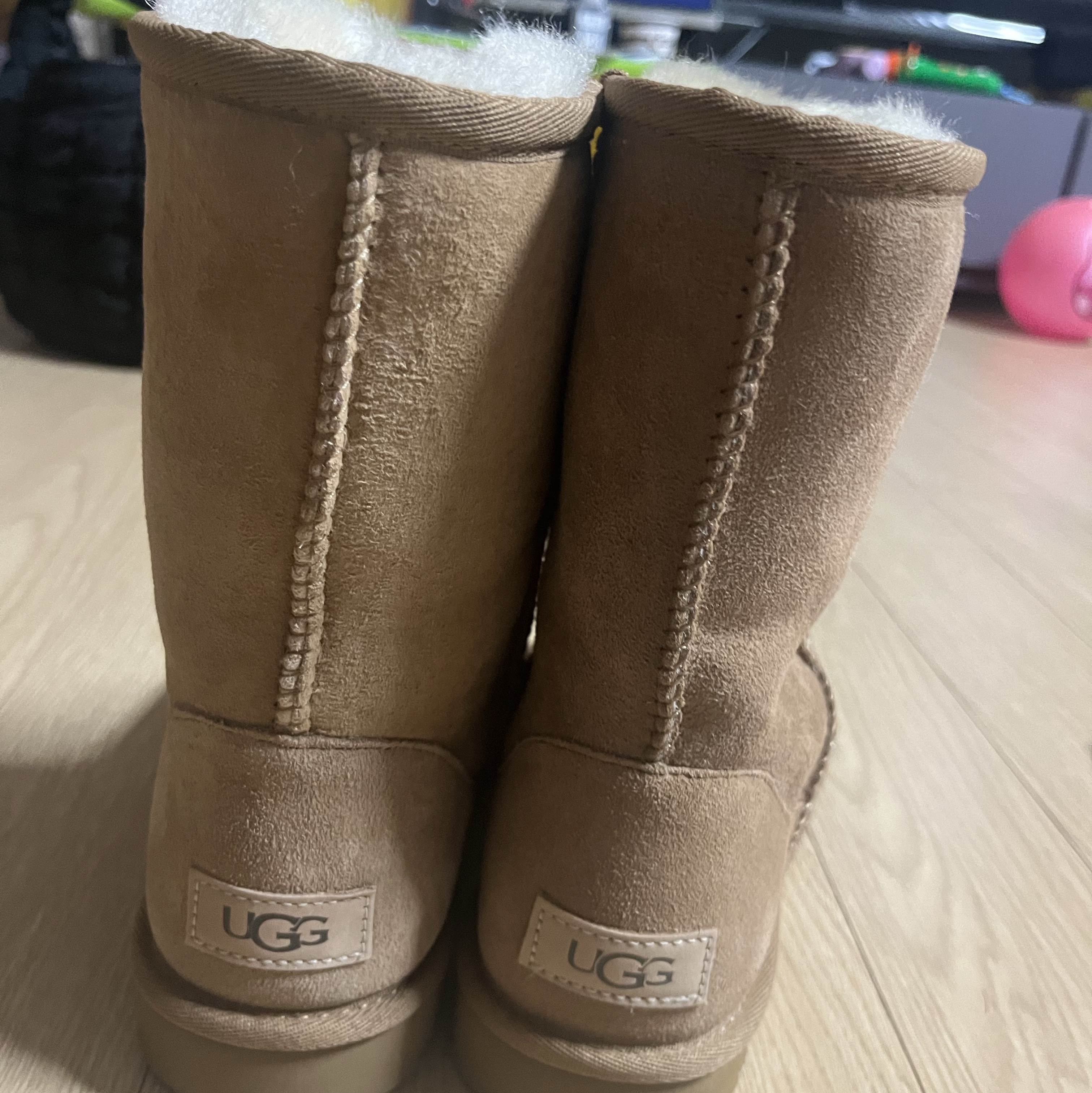 (W) UGG Classic Short II Boots Chestnut 착용 스타일 - 2