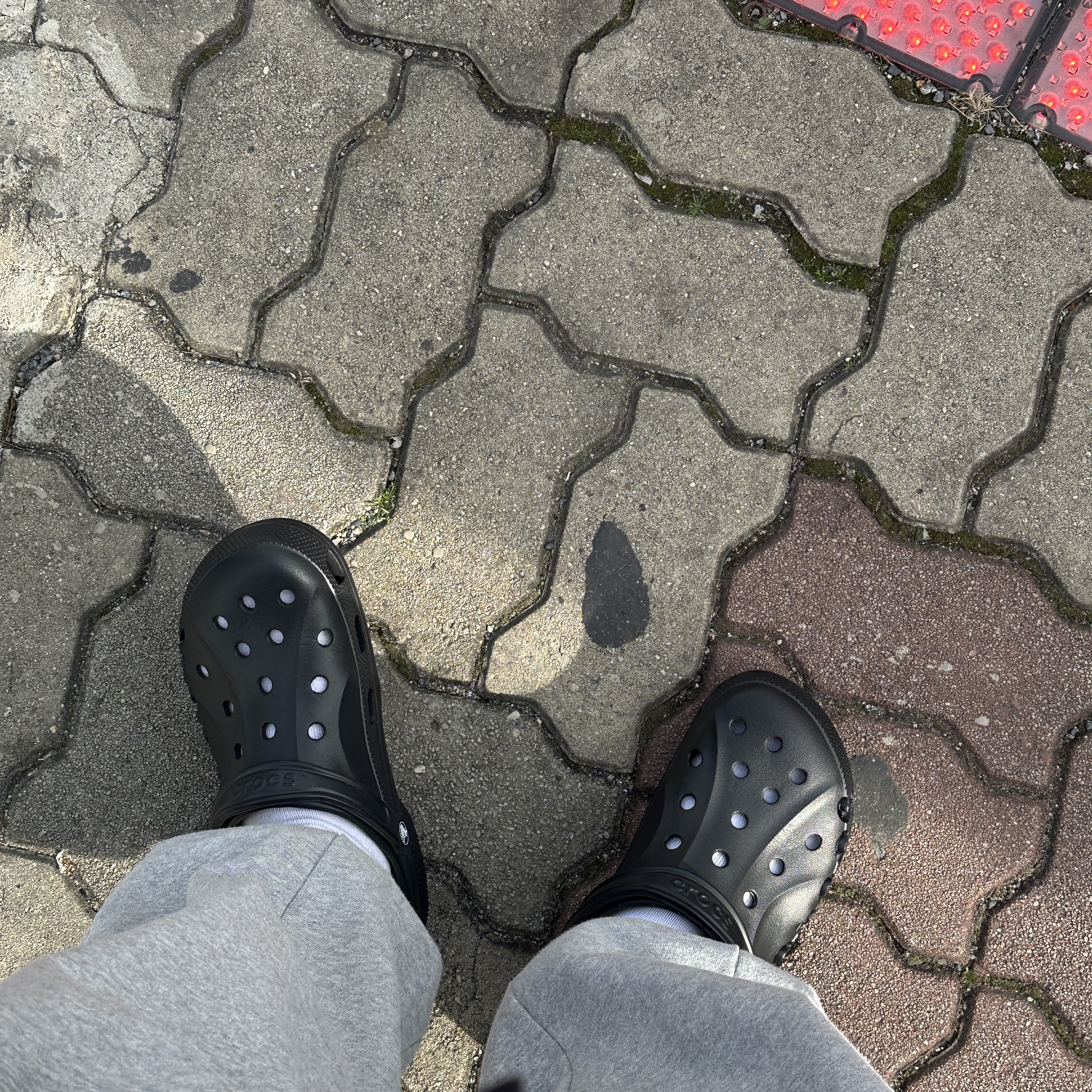 Crocs Baya Clog Black 착용 스타일