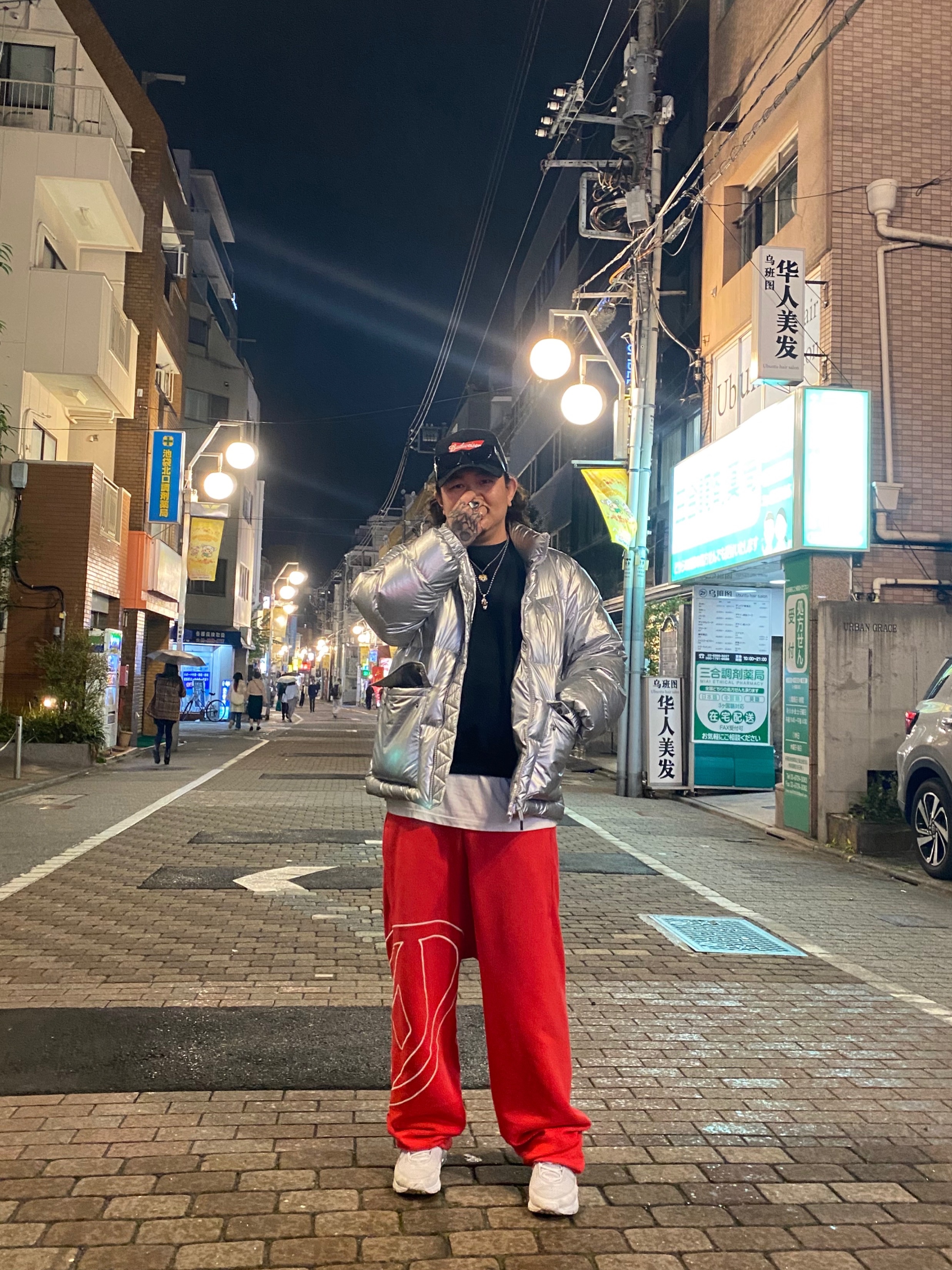 Nike Air Max Pulse Phantom, Diesel Track Pants with Mega Oval D Black 착용 스타일