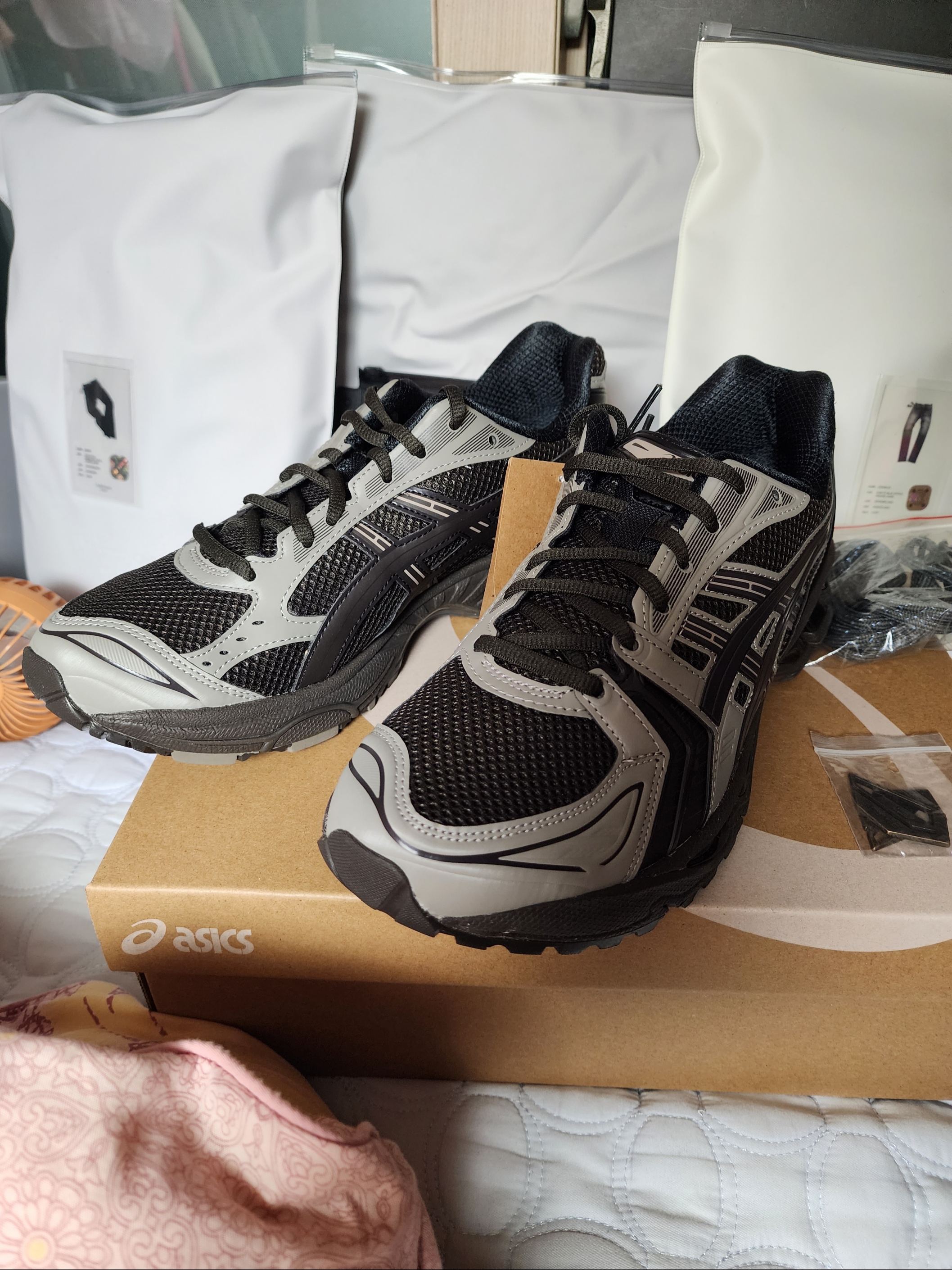 Asics x Atmos x Undermycar Gel-Kayano 14 Pepper Black 착용 스타일 - 1