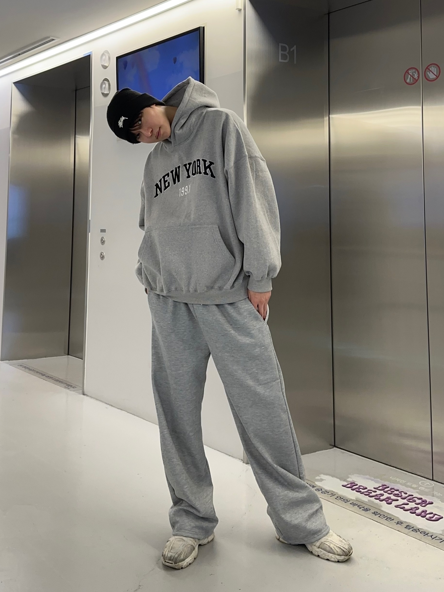 Balenciaga Phantom Sneakers White, Nike x Stussy NRG Cuffed Beanie Black 착용 스타일 - 1