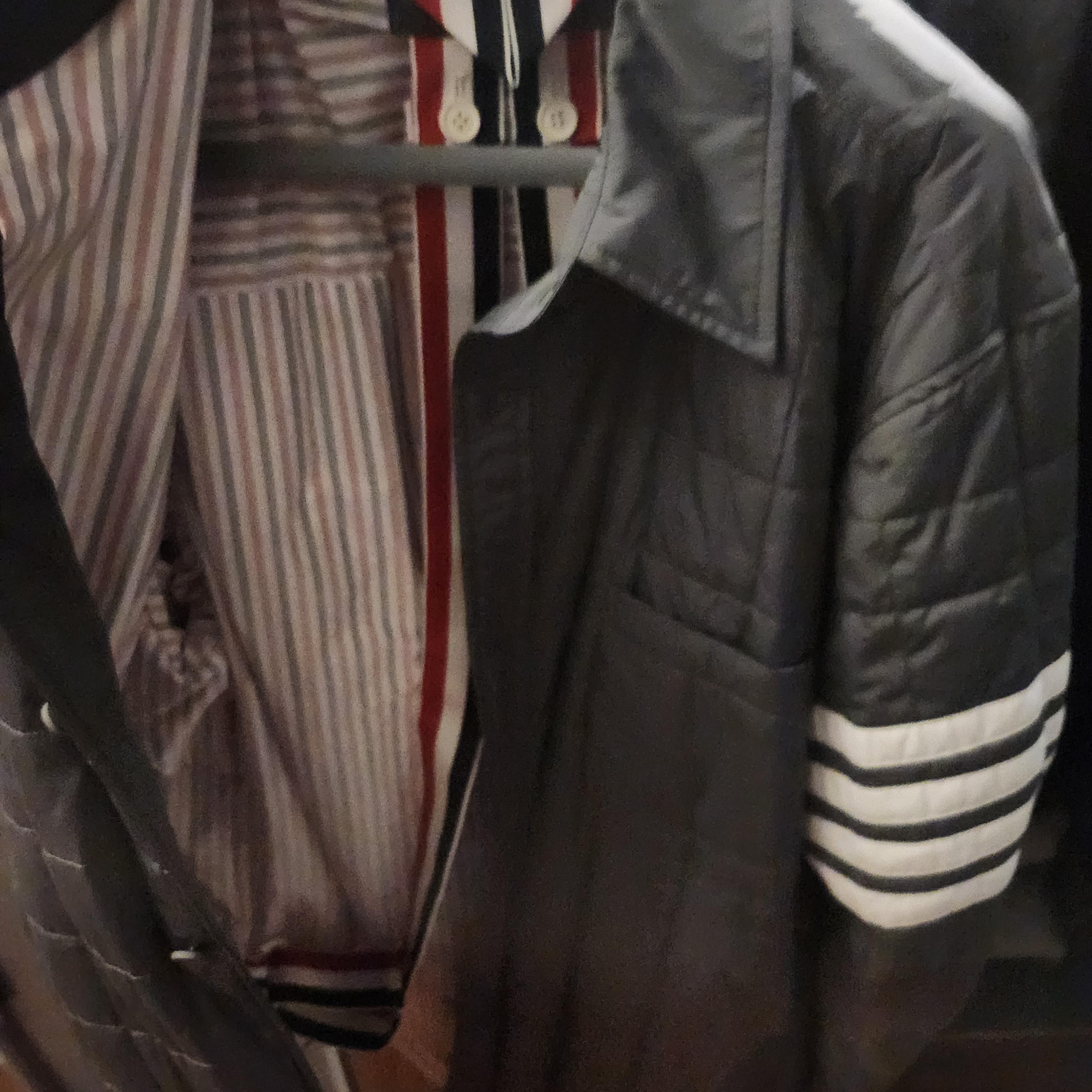 Thom Browne Downfill Shirt Jacket in Poly Twill Med Grey 착용 스타일
