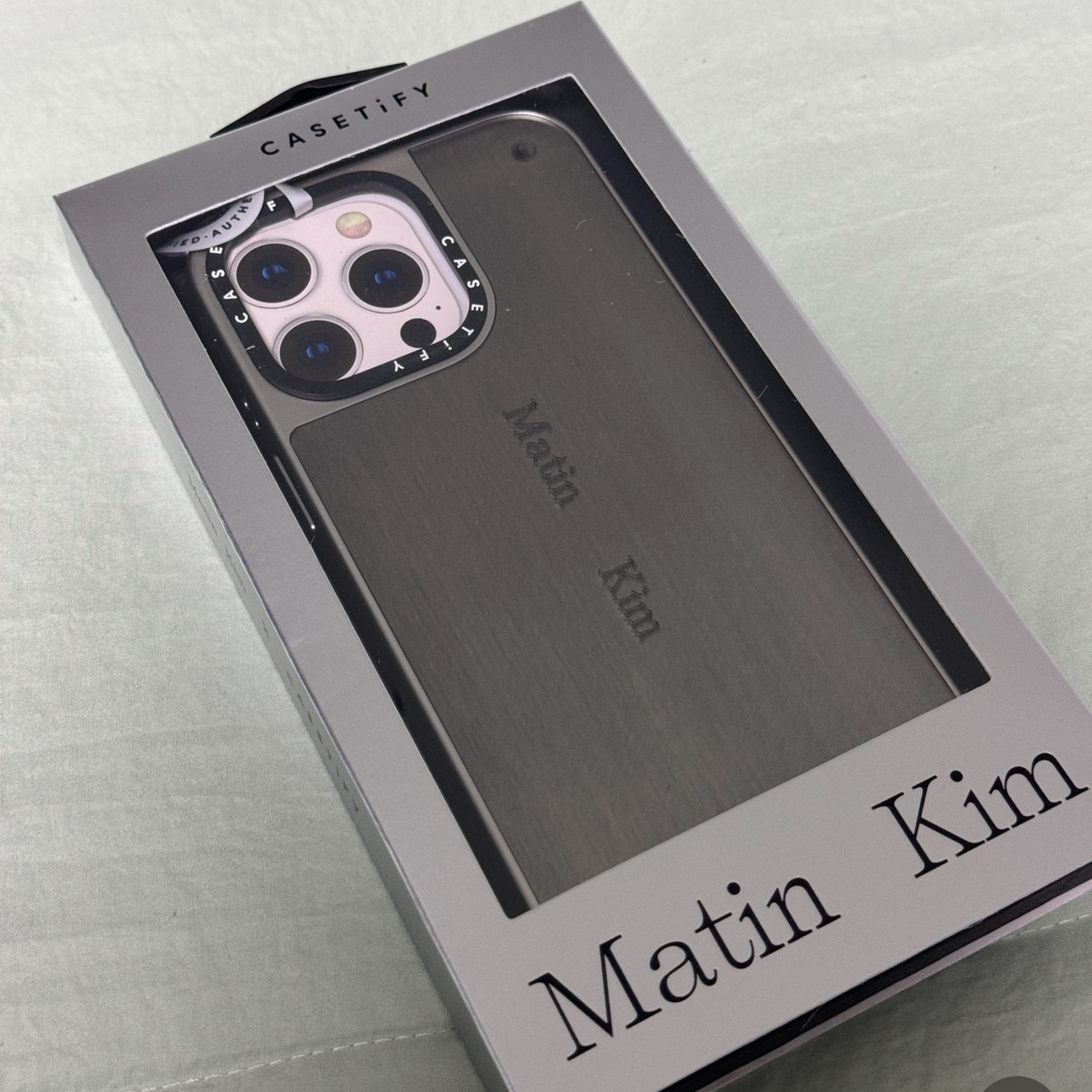 Casetify x Matin Kim iPhone Signature Magsafe Mirror Case Silver 착용 스타일