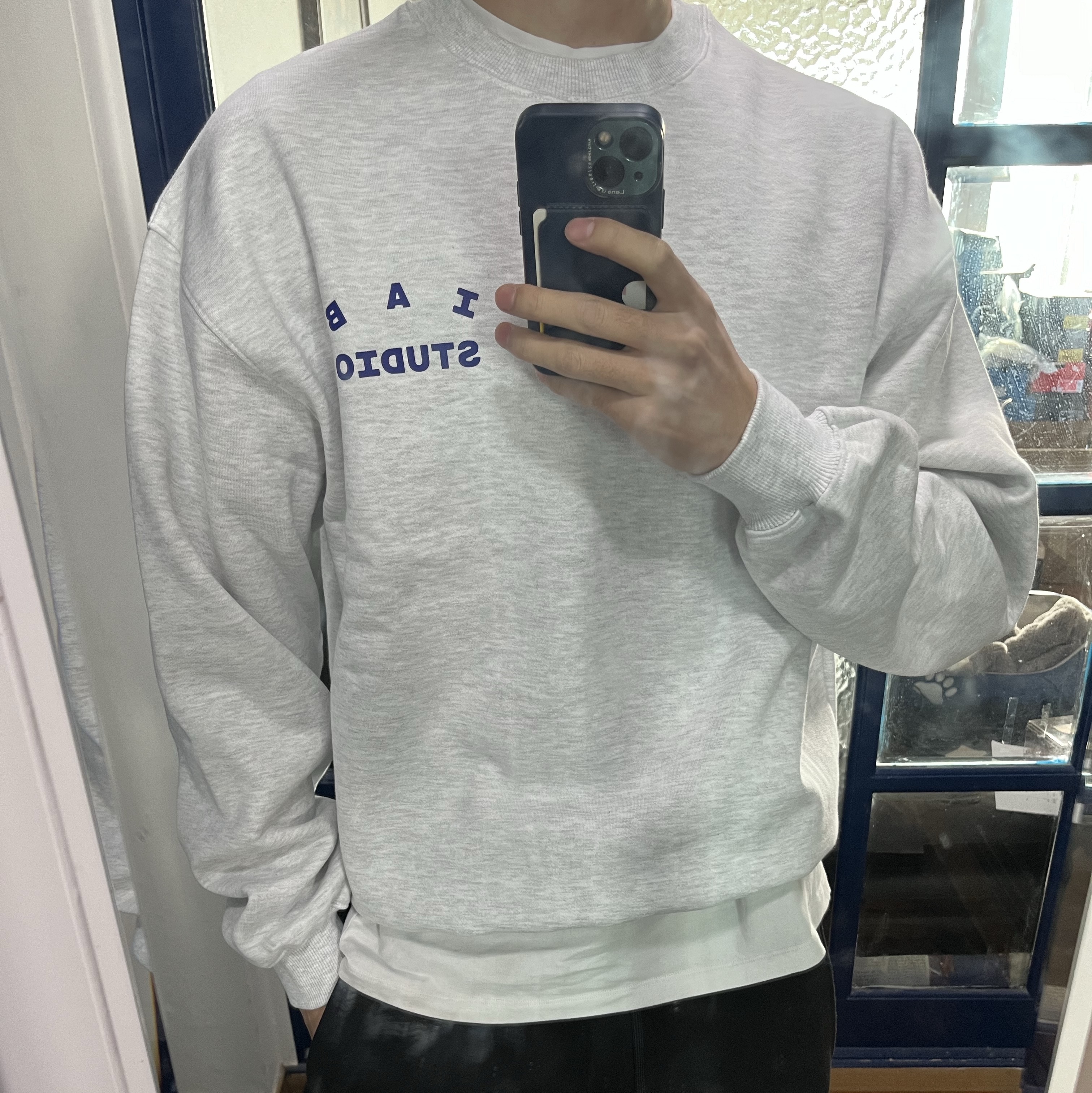IAB Studio Sweatshirt Light Gray - 23FW 착용 스타일