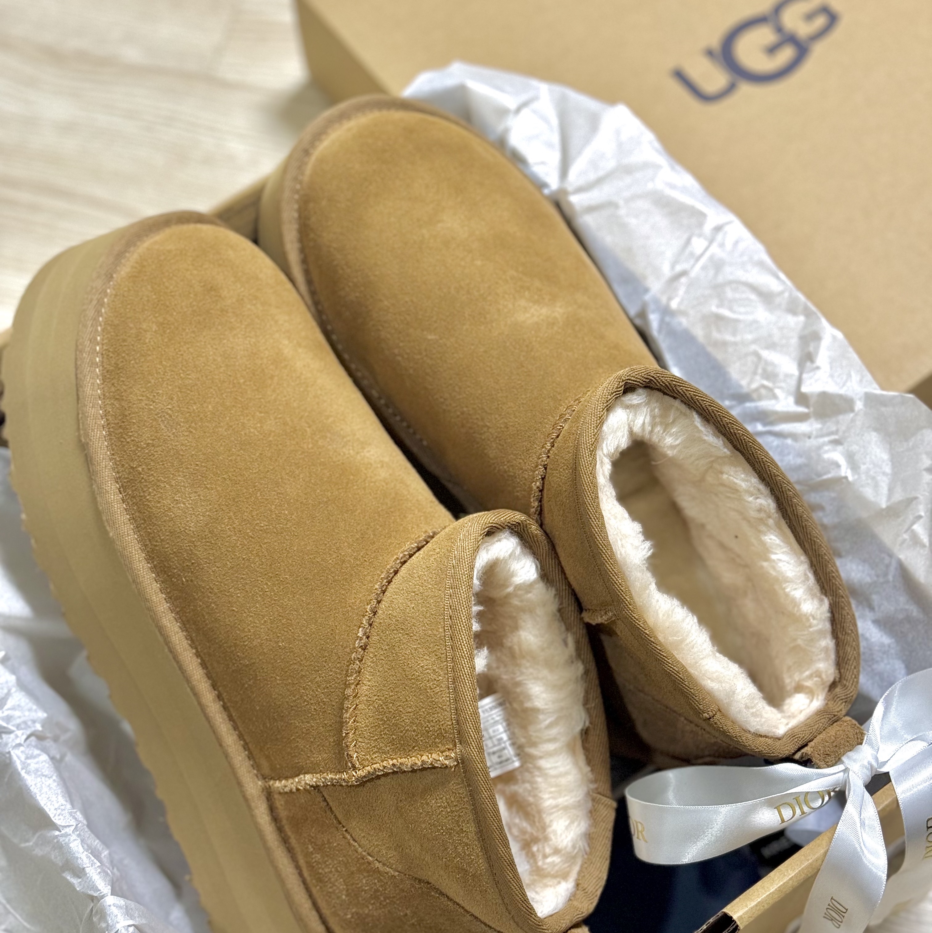 (W) UGG Classic Ultra Mini Platform Boots Chestnut 착용 스타일