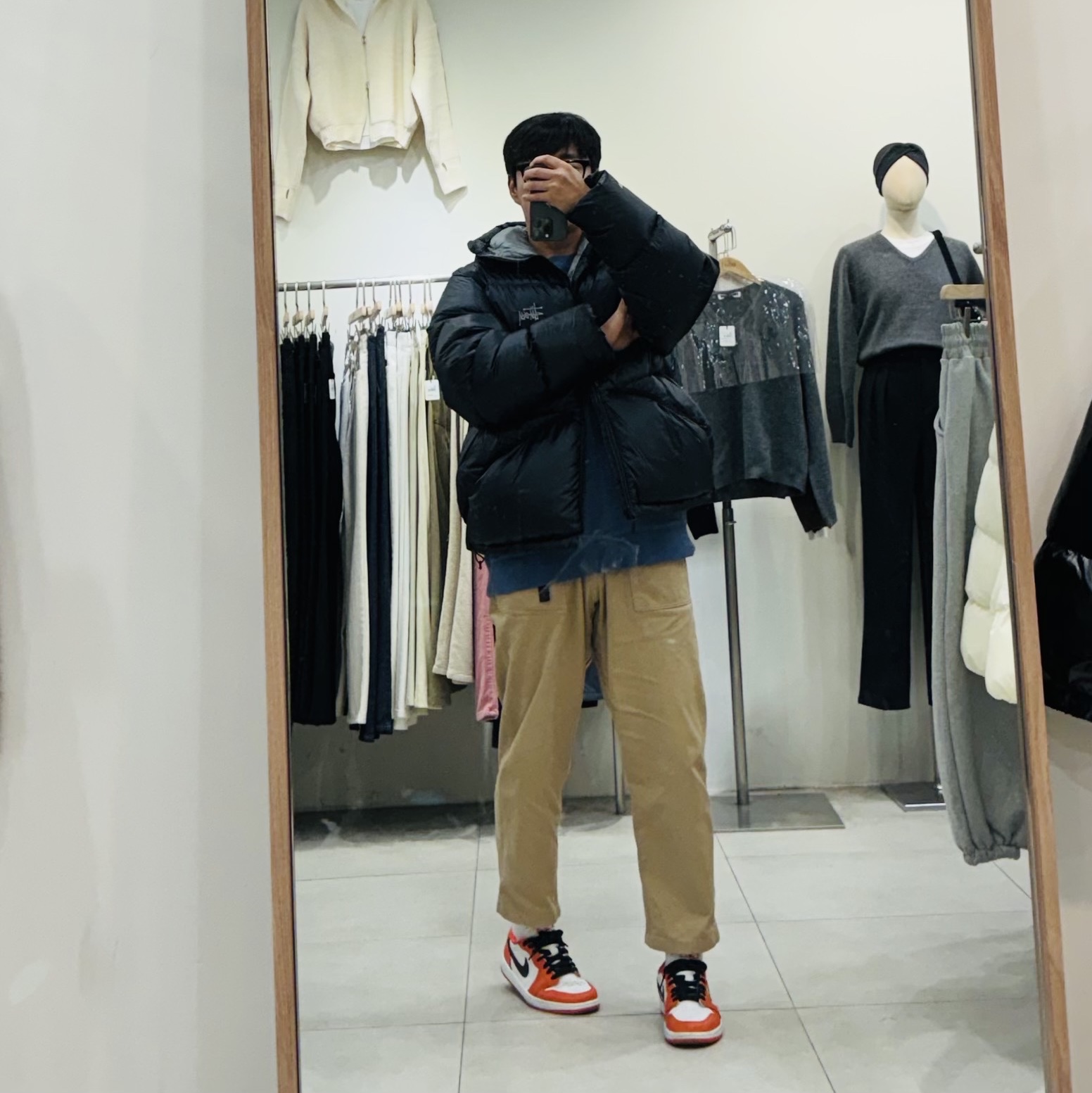 Stussy Down Parka Micro Ripstop Phantom Black, Jordan 1 Low OG Starfish 착용 스타일