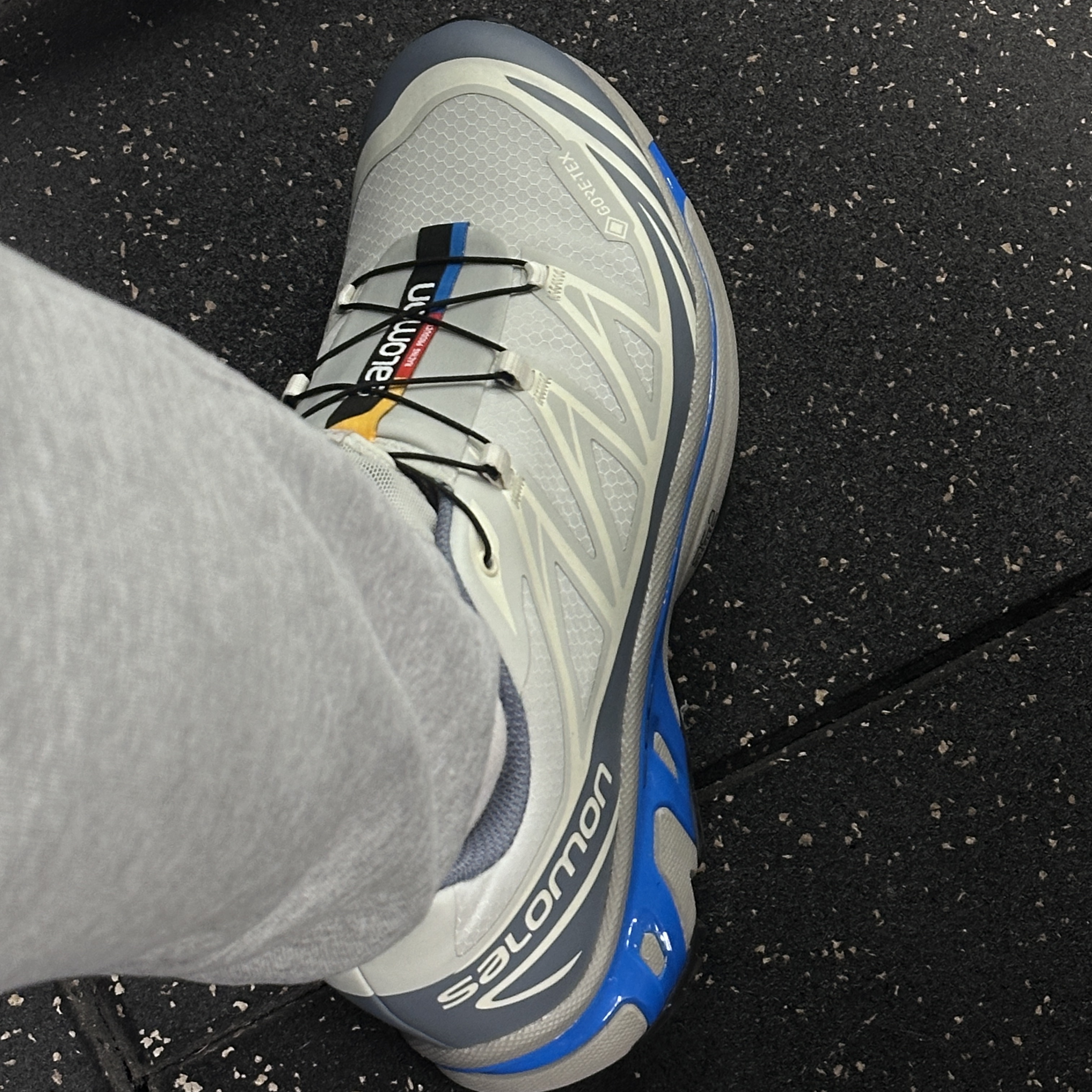 Salomon XT-6 GTX Metal Flint Stone 착용 스타일