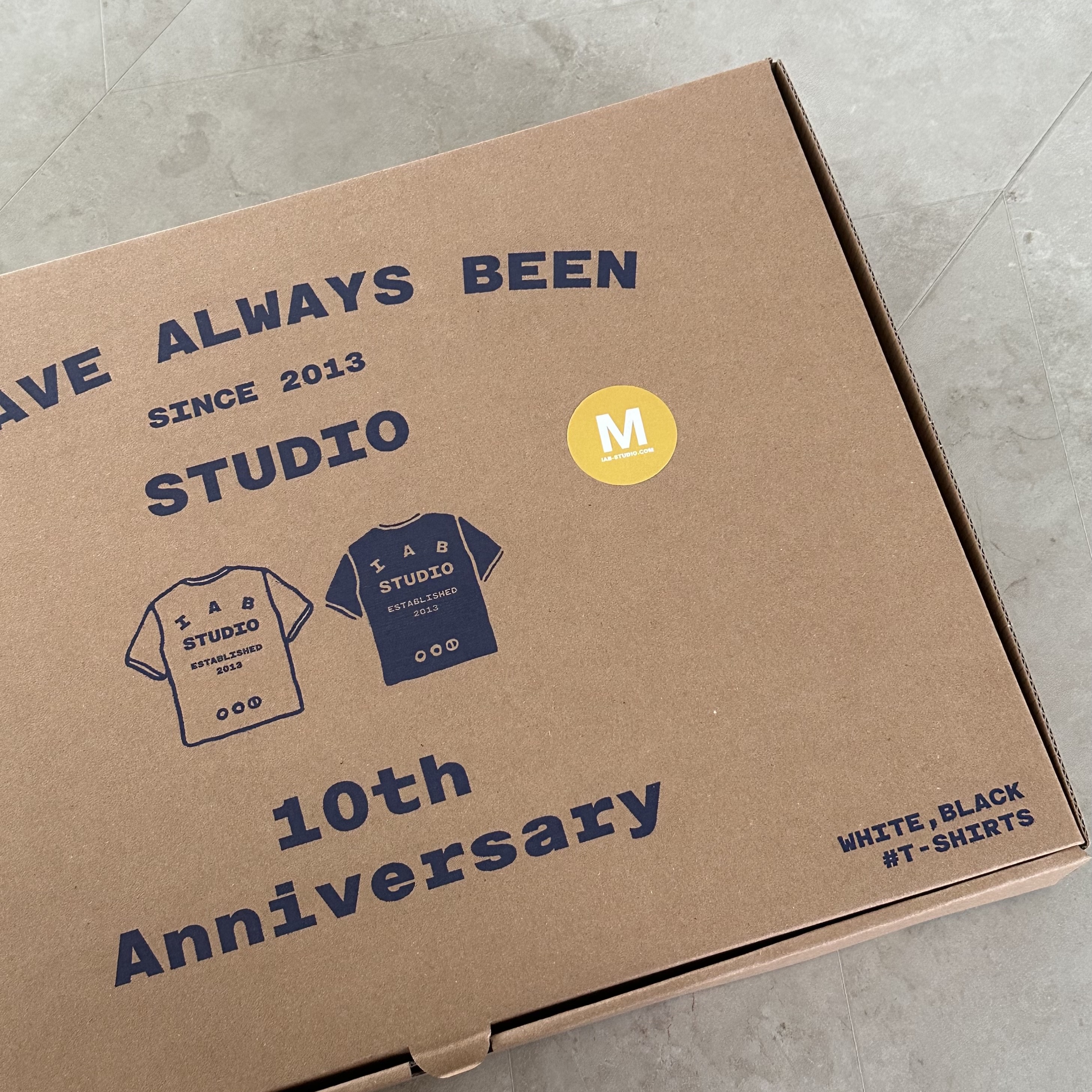 IAB Studio 10th Anniversary T-Shirts Pack White & Black (2 Pack), IAB Studio 10th Anniversary T-Shirt White 착용 스타일 - 2