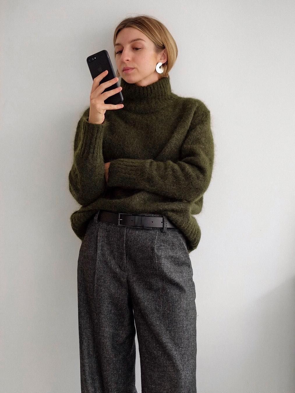 (W) Thom Browne Super 120S Twill Low Rise Skinny Trouser Medium Grey, Stussy Striped Volume Pleated Trousers Grey 착용 스타일 - 6
