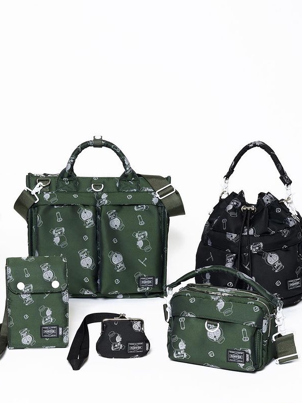 Porter x Doraemon Shoulder Bag Navy, Porter x Doraemon Tool Bag Black (With Original Can Badge) 착용 스타일 - 3