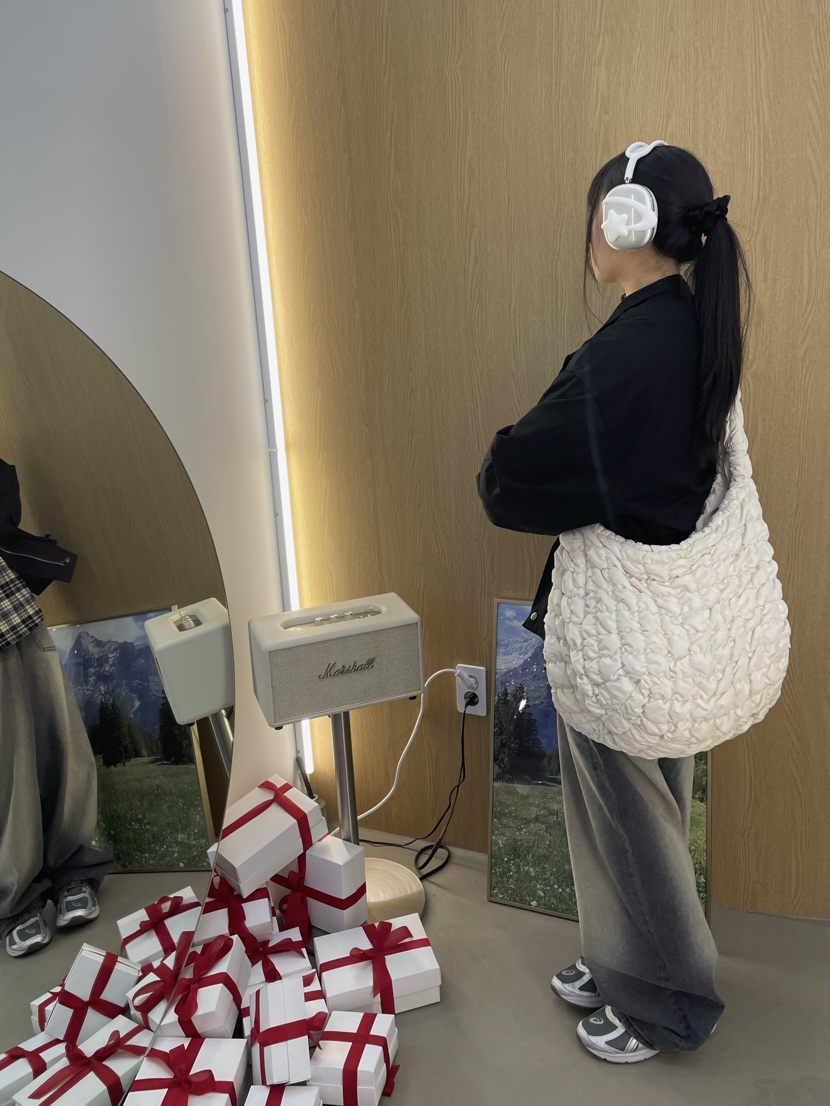 Test Artifact Era Max 003 White, Apple AirPods Max Lightning Silver (Korean Ver.) 착용 스타일 - 2