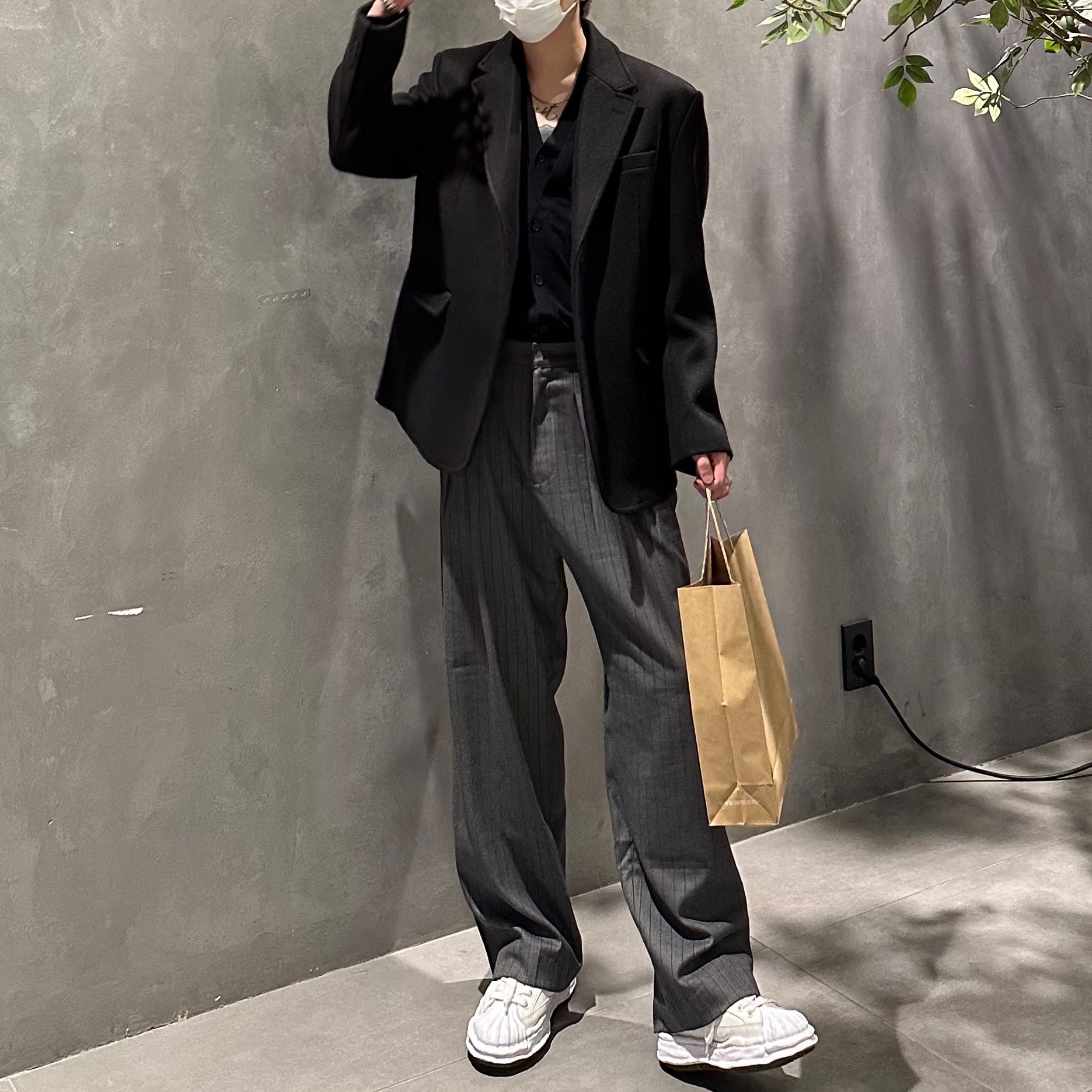Maison Mihara Yasuhiro Blakey OG Sole Leather Low-top Sneakers White 착용 스타일 - 1