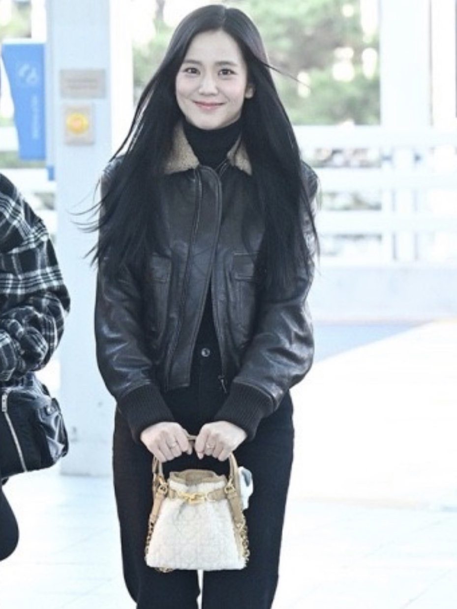 Dior Small C'est Dior Bag Latte CD Embossed Calfskin 착용 스타일