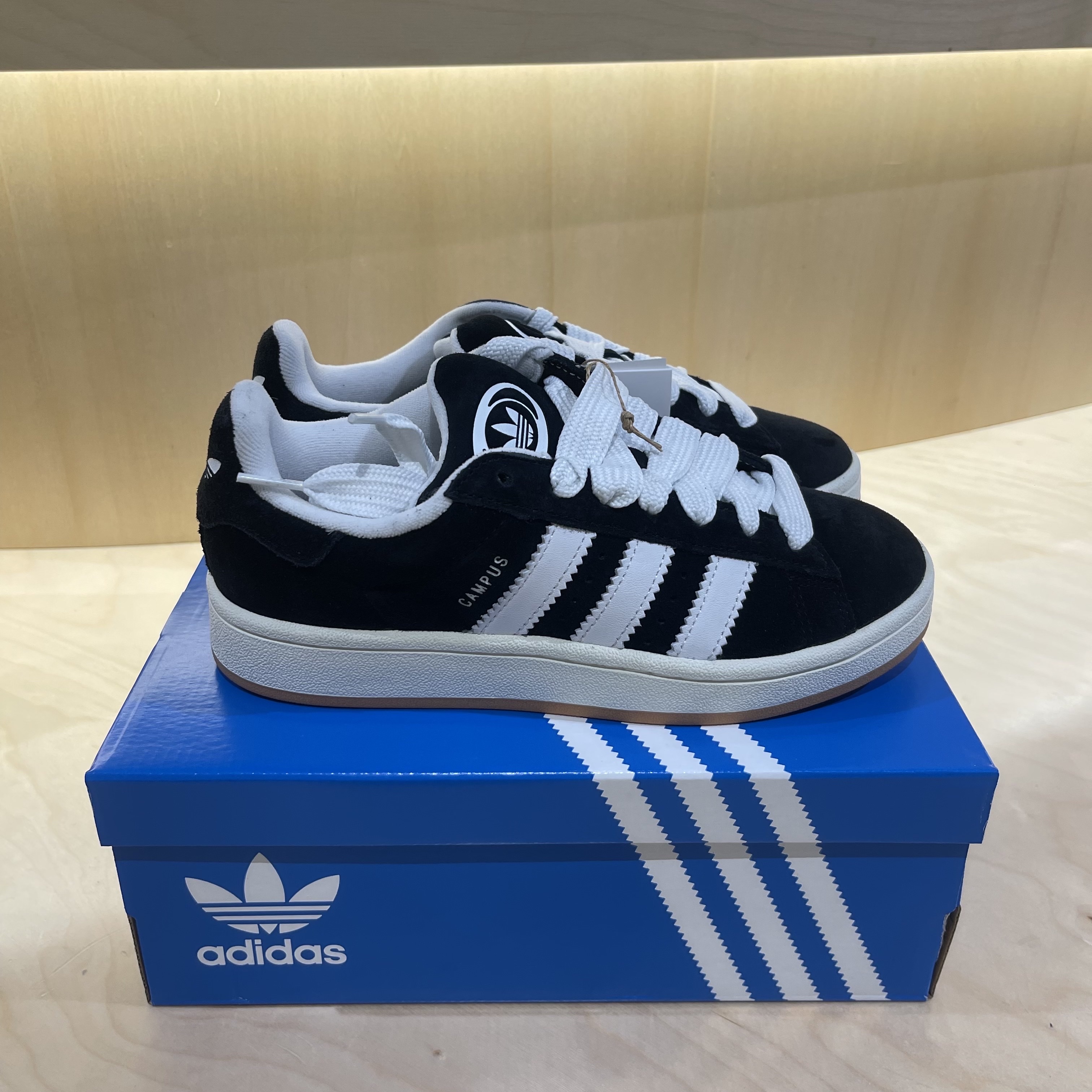 Adidas Campus 00s Core Black Cloud White 착용 스타일 - 5
