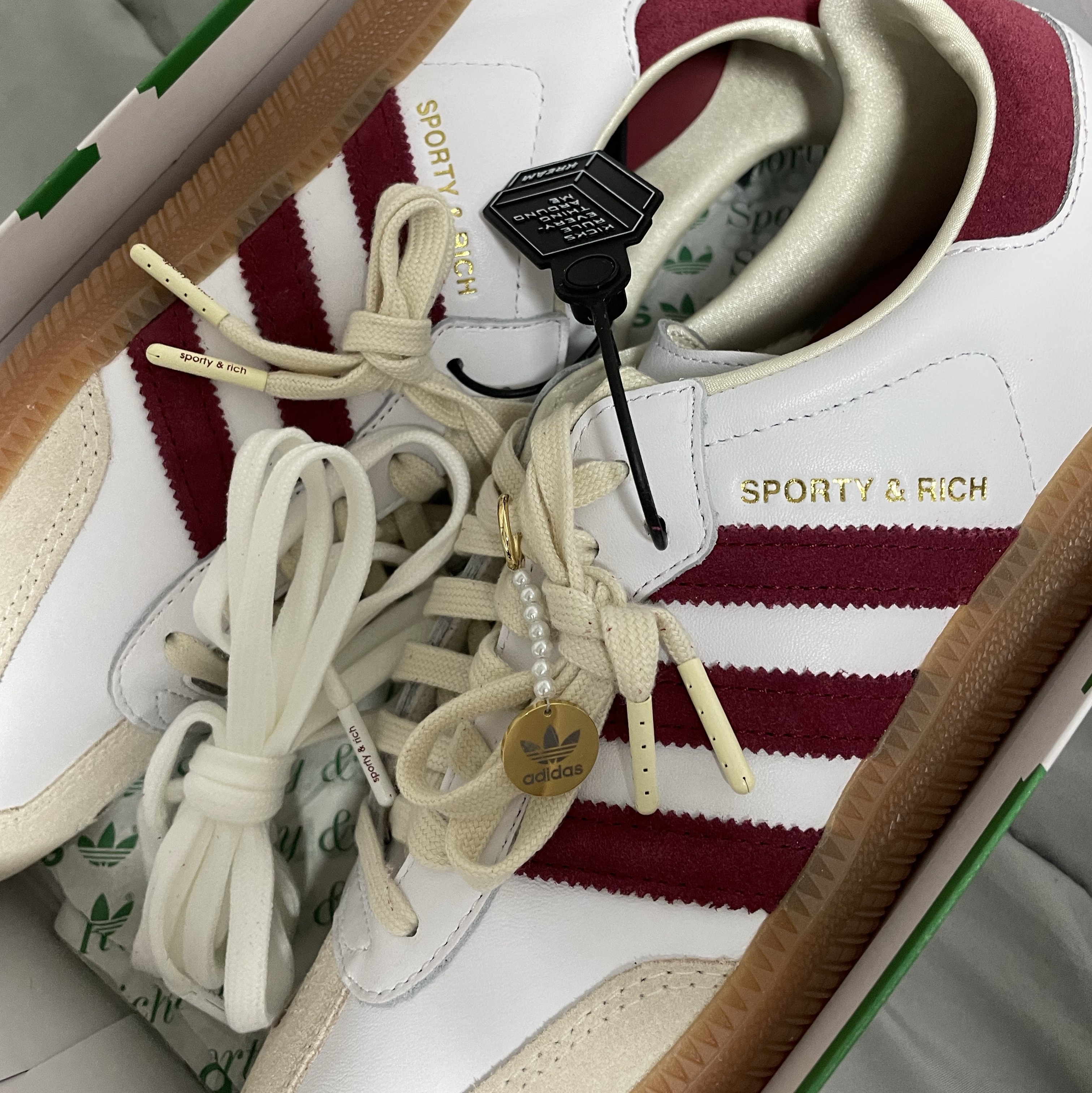 Adidas x Sporty & Rich Samba OG Cloud White Collegiate Burgundy 착용 스타일