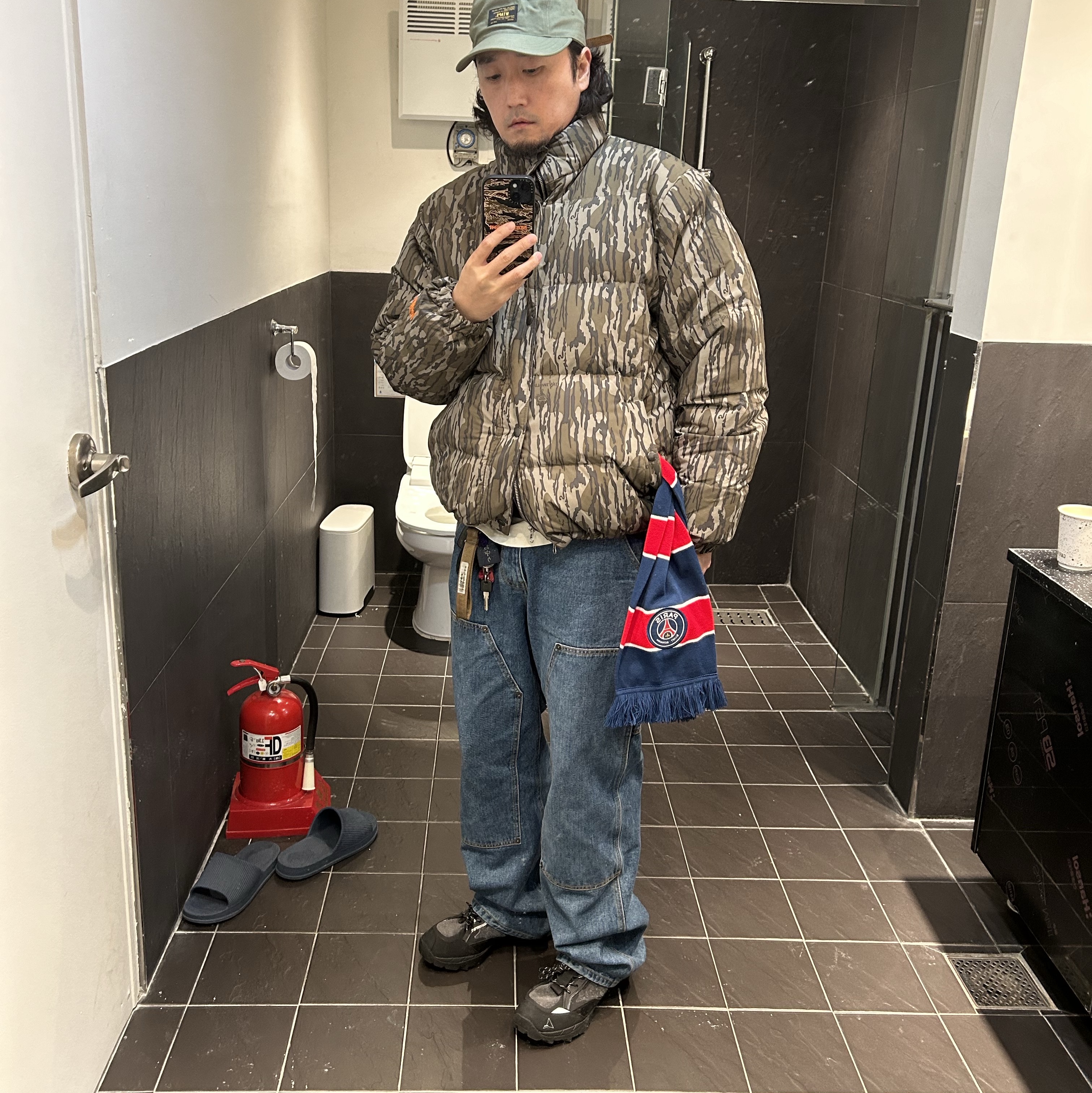 Stussy Mossy Oak Down Puffer Jacket Camo, Roa Hiking Lhakpa Black 착용 스타일