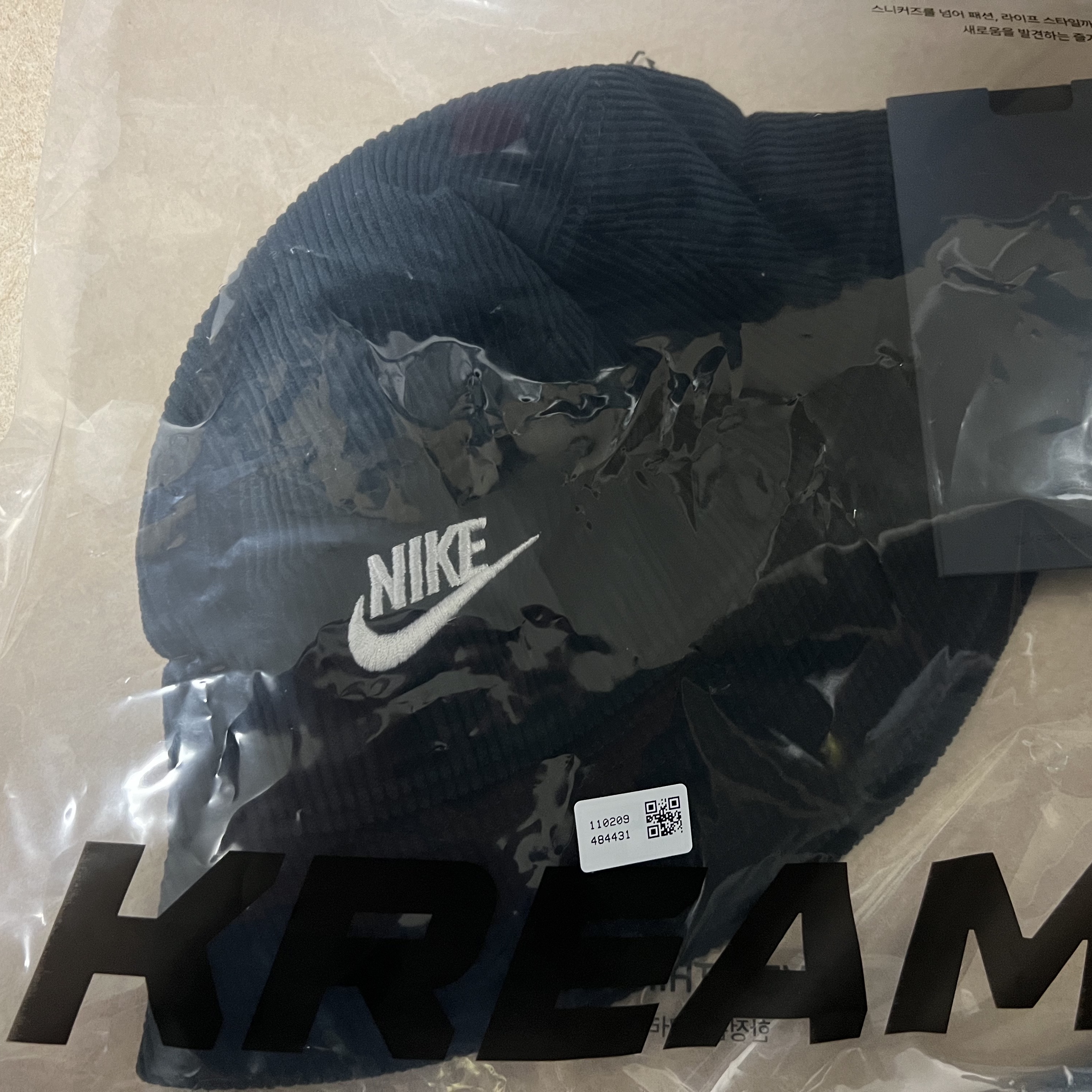 Nike Futura Corduroy Bucket Black 착용 스타일
