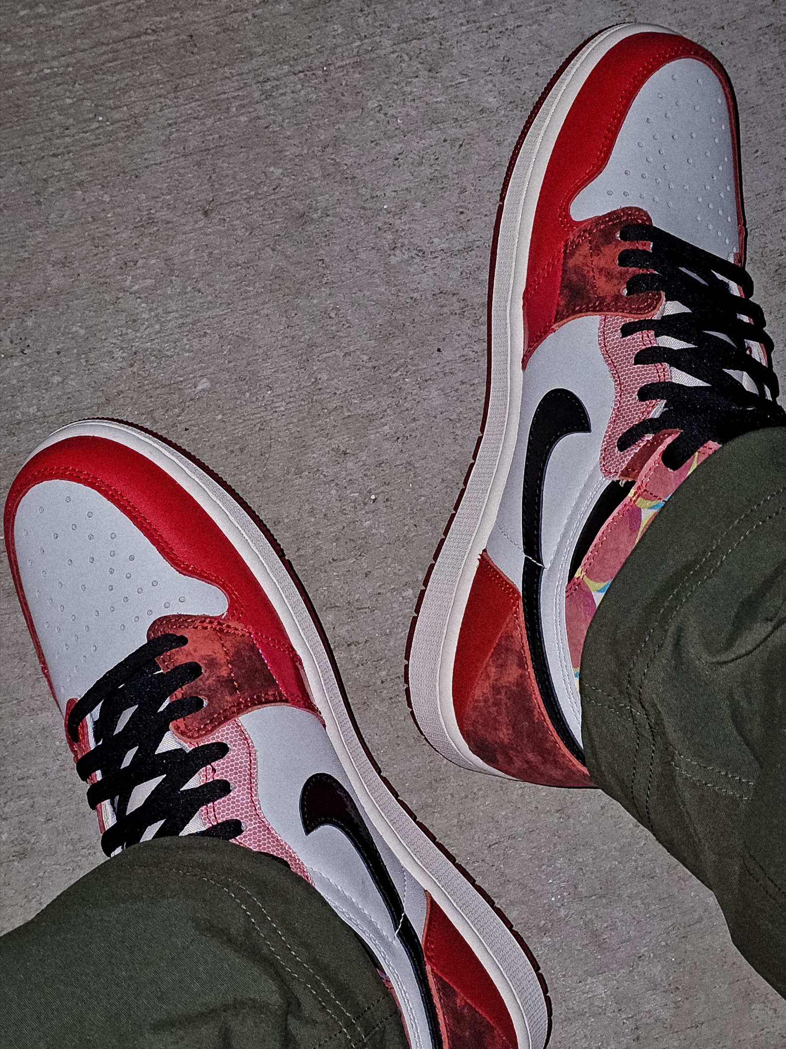 Jordan 1 Retro High Spider-Man Next Chapter, Nike ACG Smith Summit Cargo Pants Cargo Khaki - US/EU 착용 스타일